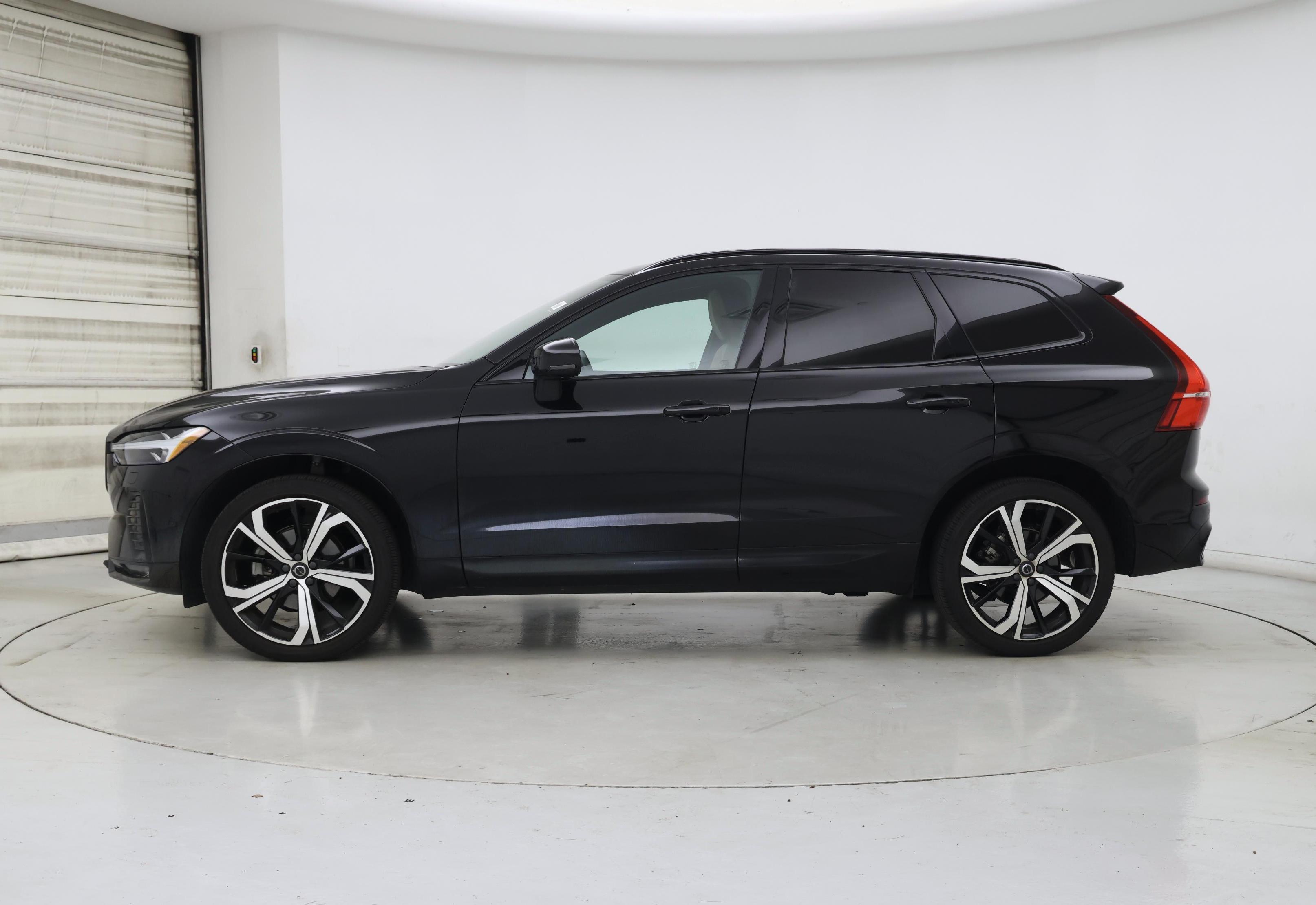 Thumbnail: 2023 Volvo XC60 - 3