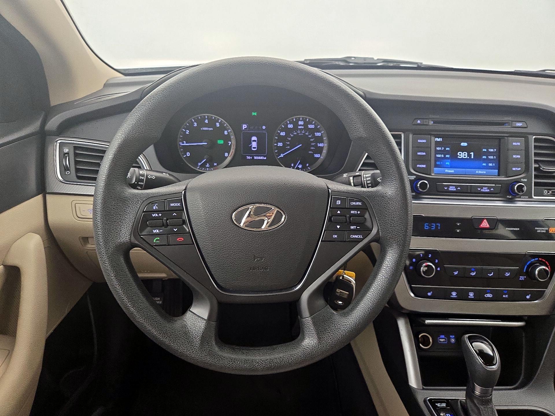 Thumbnail: 2015 Hyundai Sonata - 10