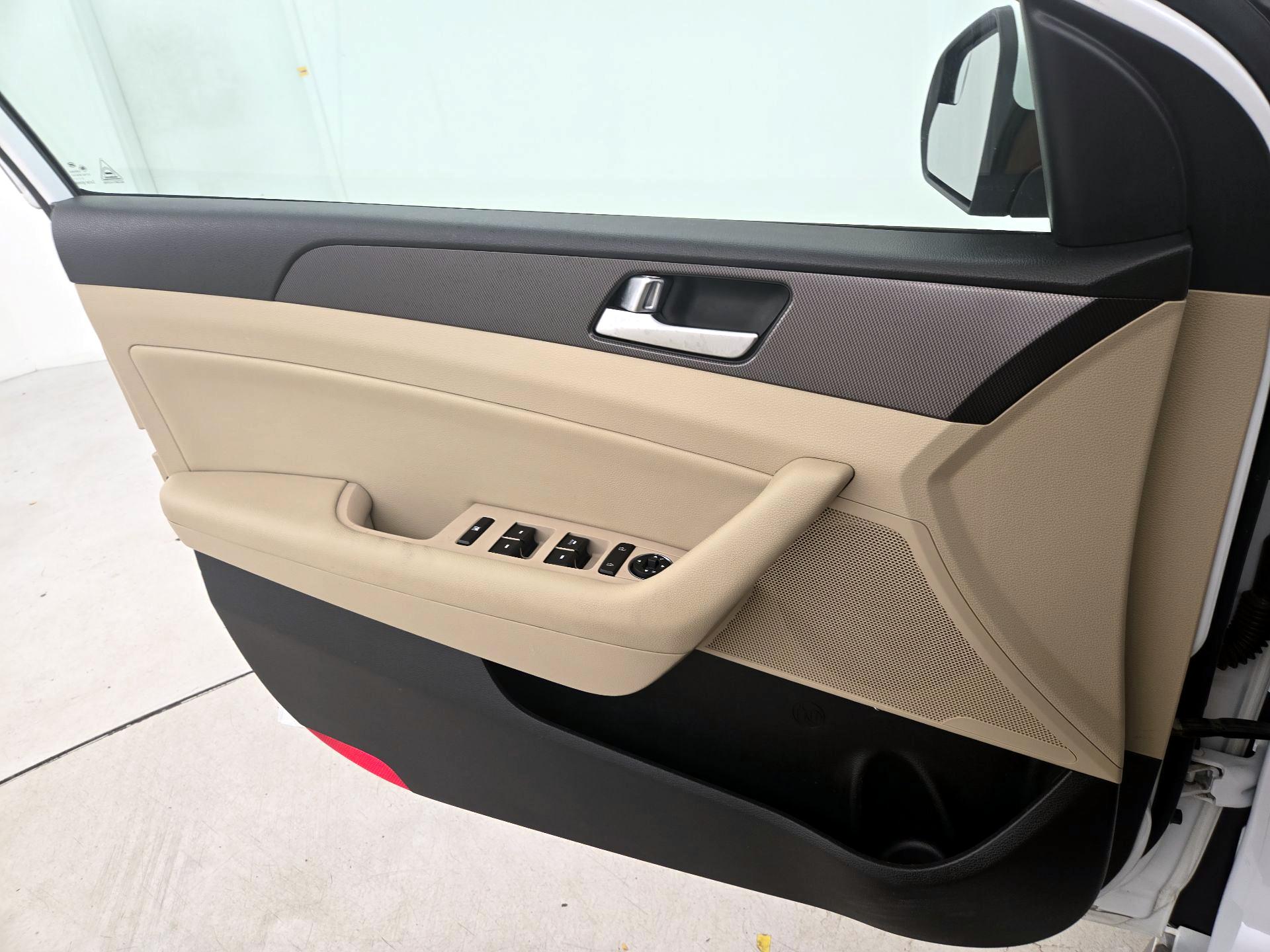Thumbnail: 2015 Hyundai Sonata - 12