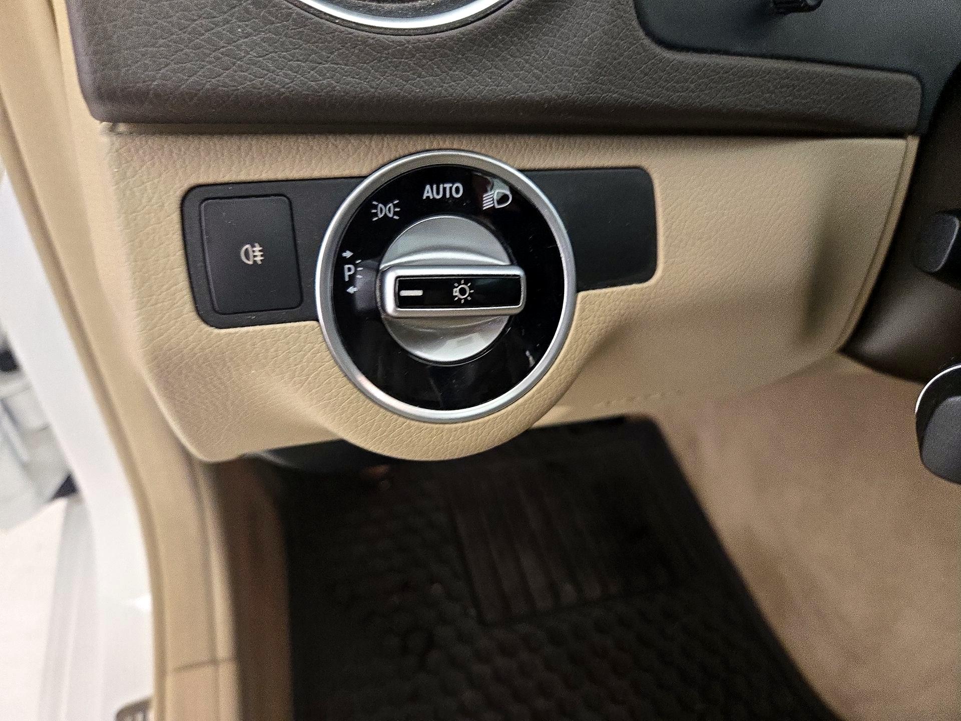 Thumbnail: 2014 Mercedes-Benz C-Class - 13