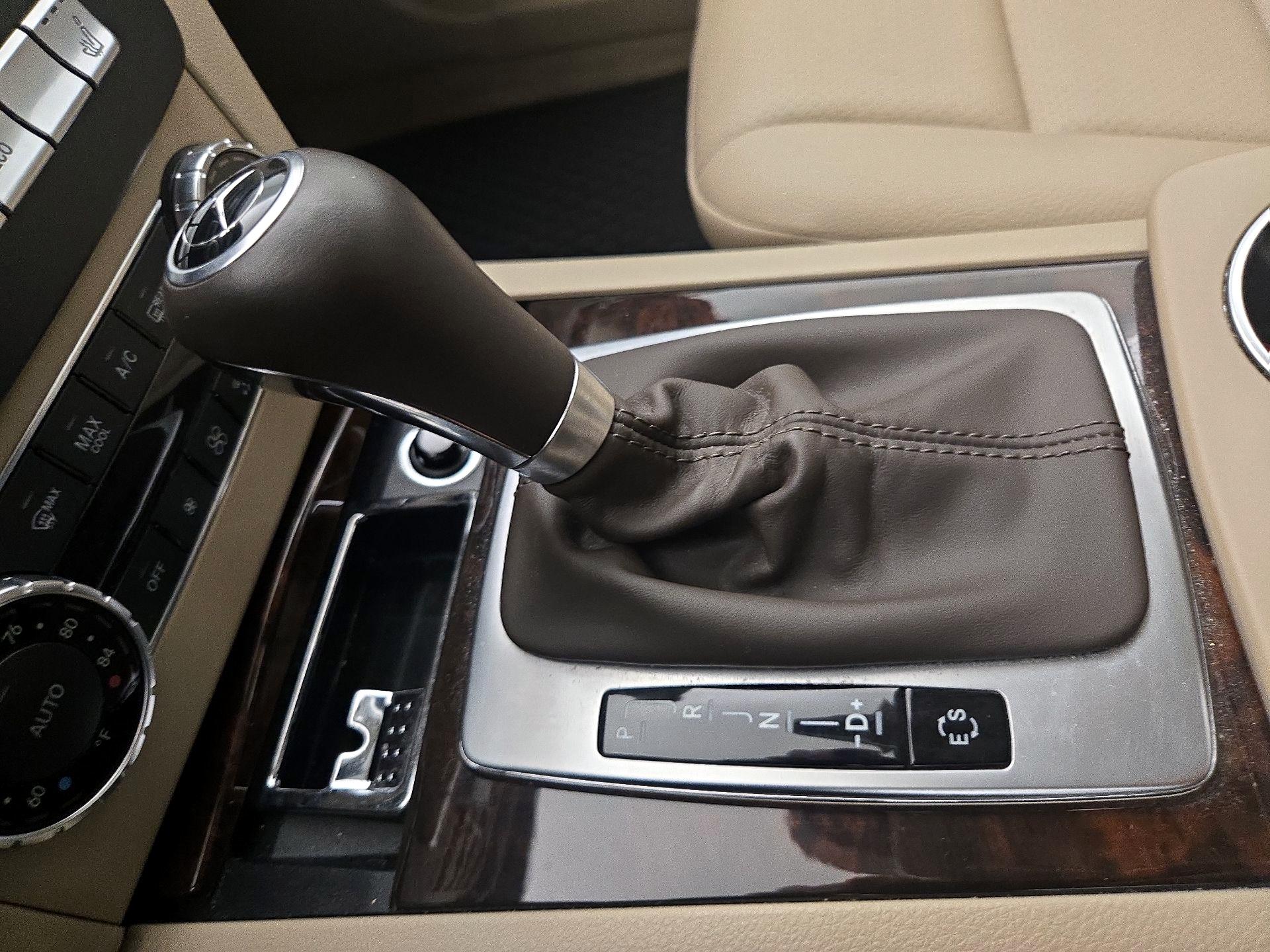 Thumbnail: 2014 Mercedes-Benz C-Class - 16