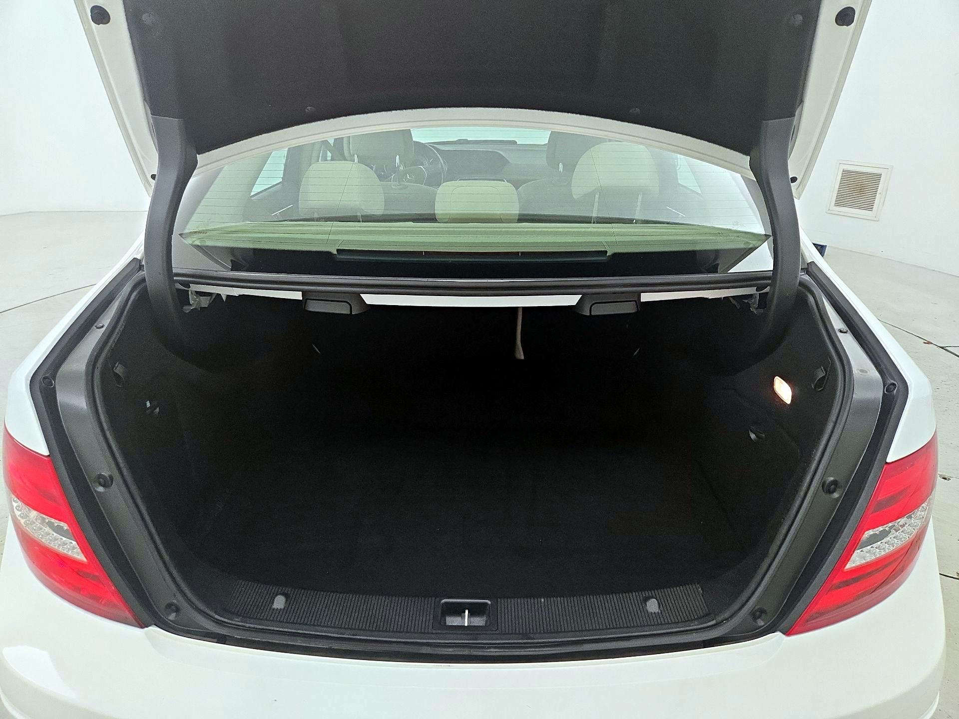 Thumbnail: 2014 Mercedes-Benz C-Class - 20