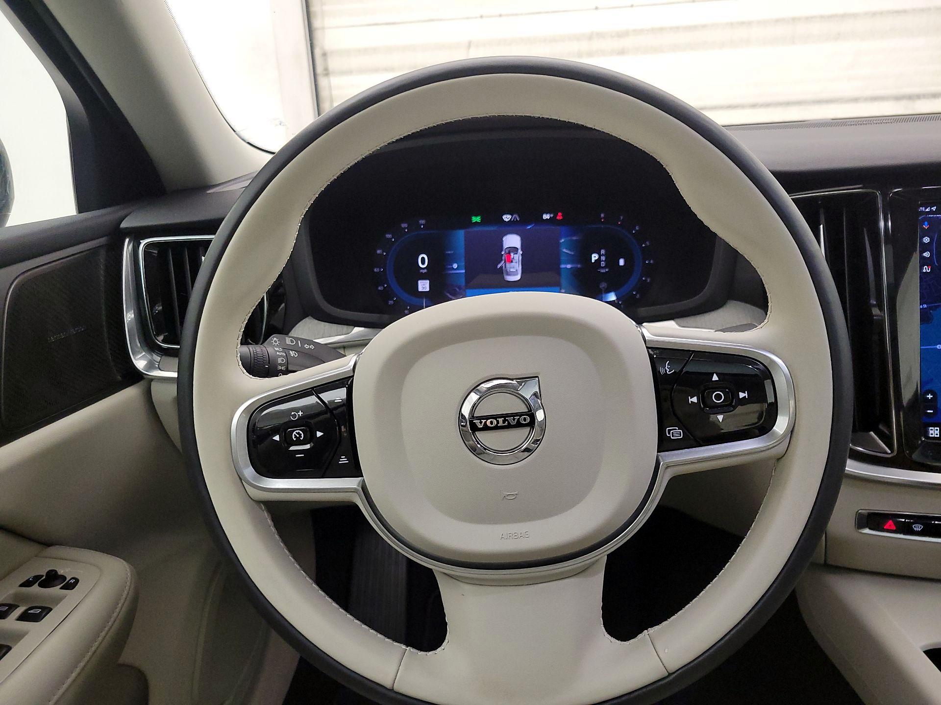 Thumbnail: 2023 Volvo S60 - 10