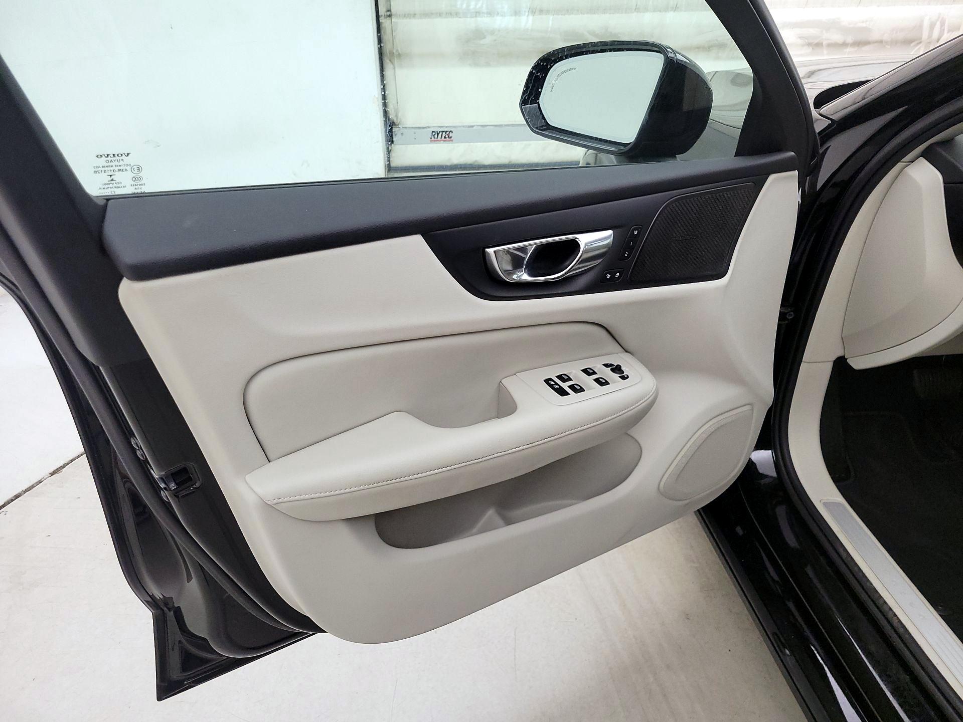 Thumbnail: 2023 Volvo S60 - 12