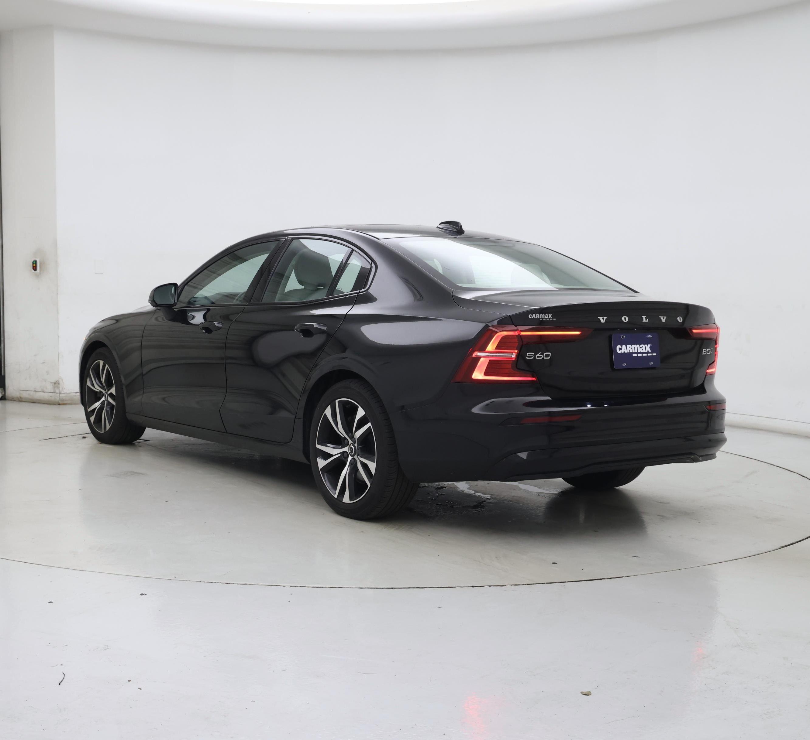 Thumbnail: 2023 Volvo S60 - 2