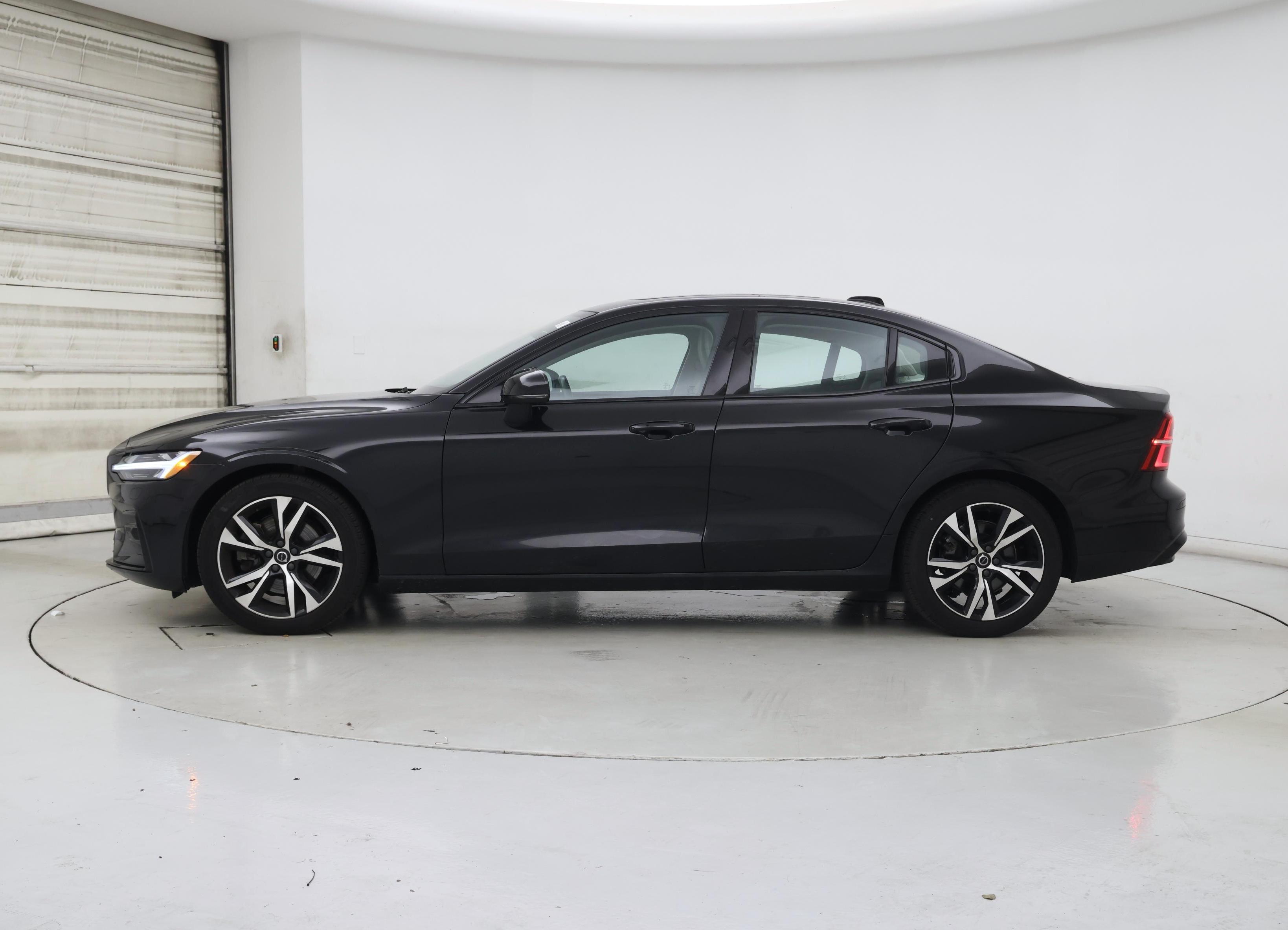 Thumbnail: 2023 Volvo S60 - 3