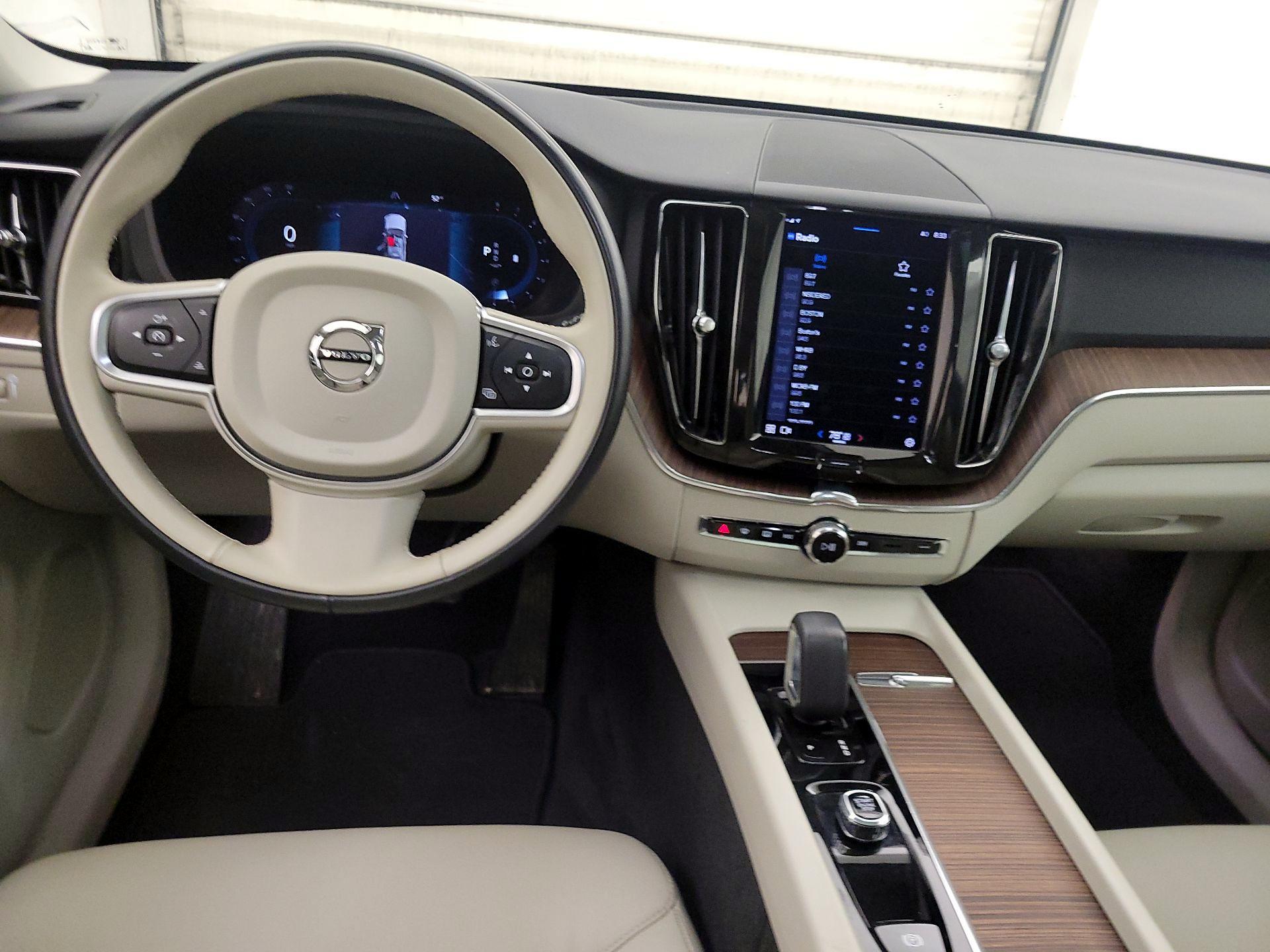 Thumbnail: 2022 Volvo XC60 - 10