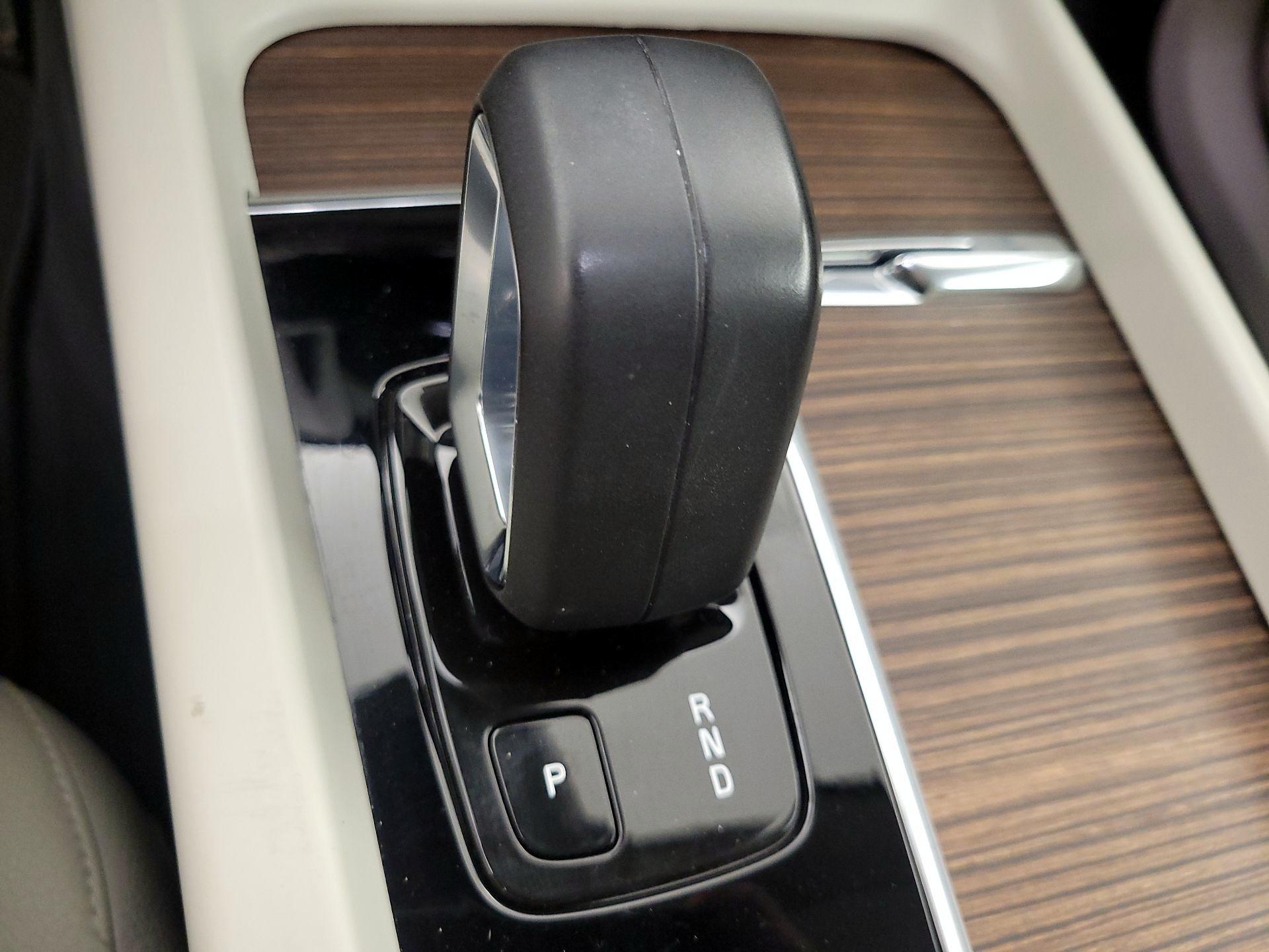 Thumbnail: 2022 Volvo XC60 - 17