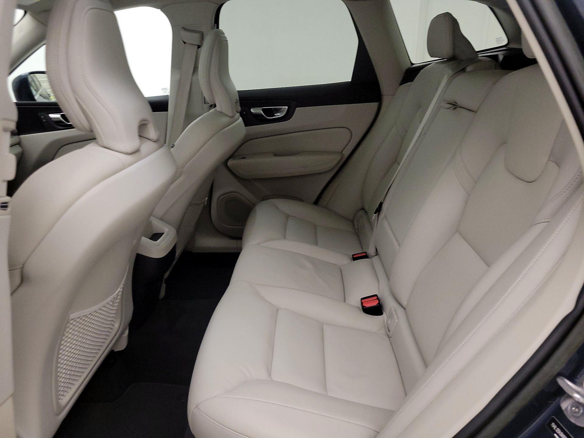 Thumbnail: 2022 Volvo XC60 - 20