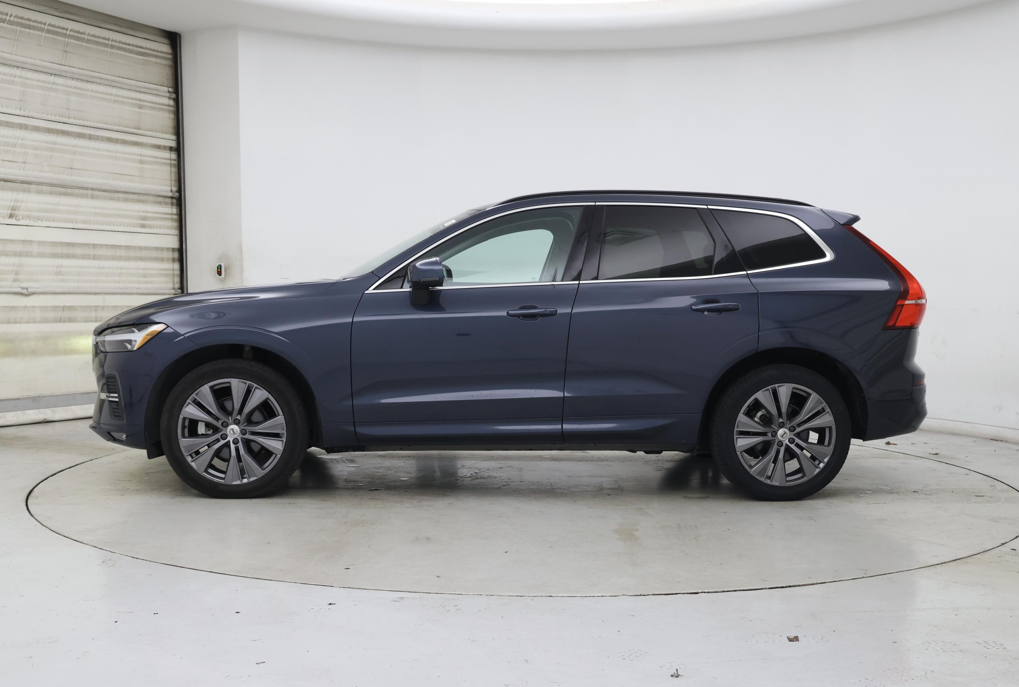 Thumbnail: 2022 Volvo XC60 - 3