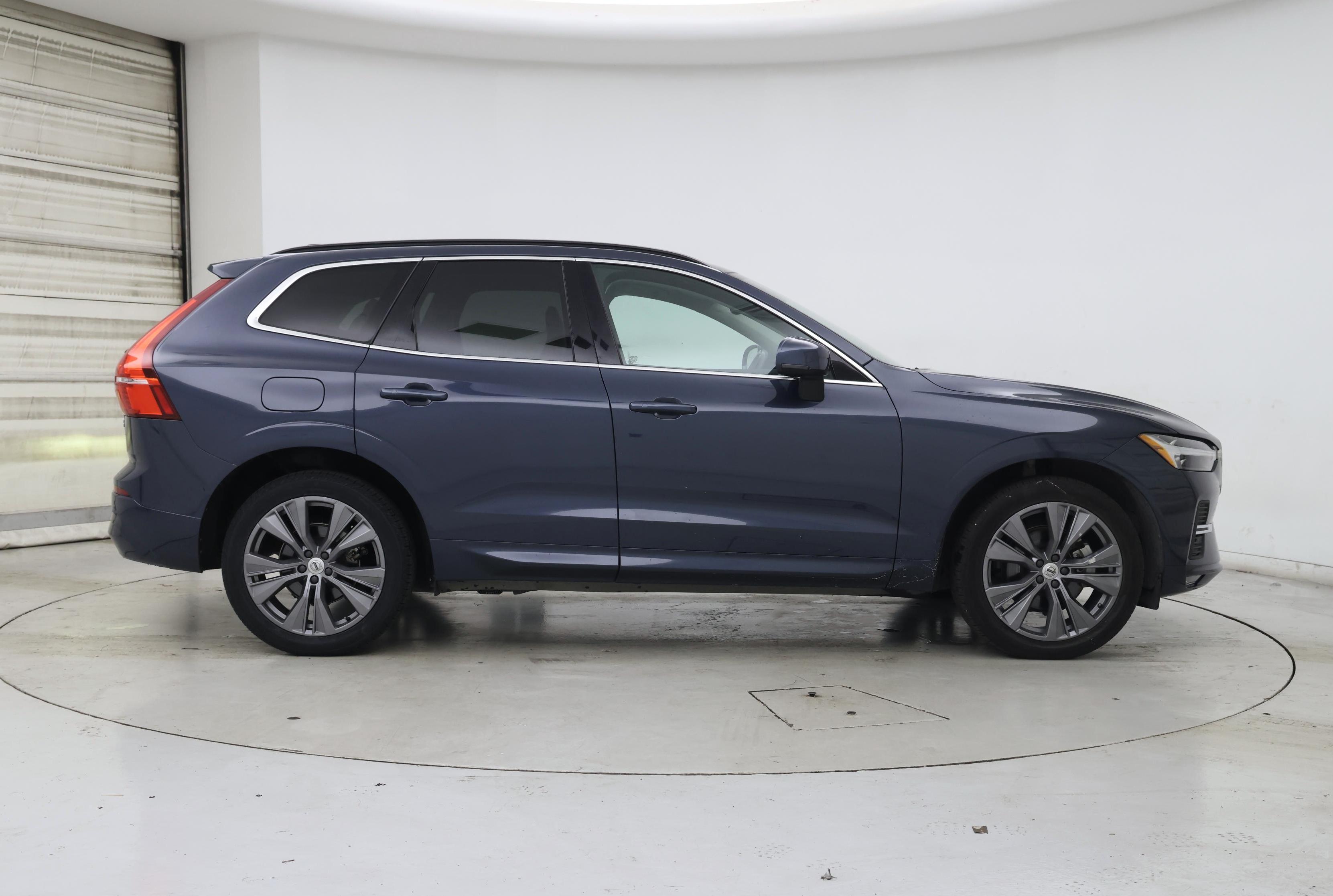 Thumbnail: 2022 Volvo XC60 - 7