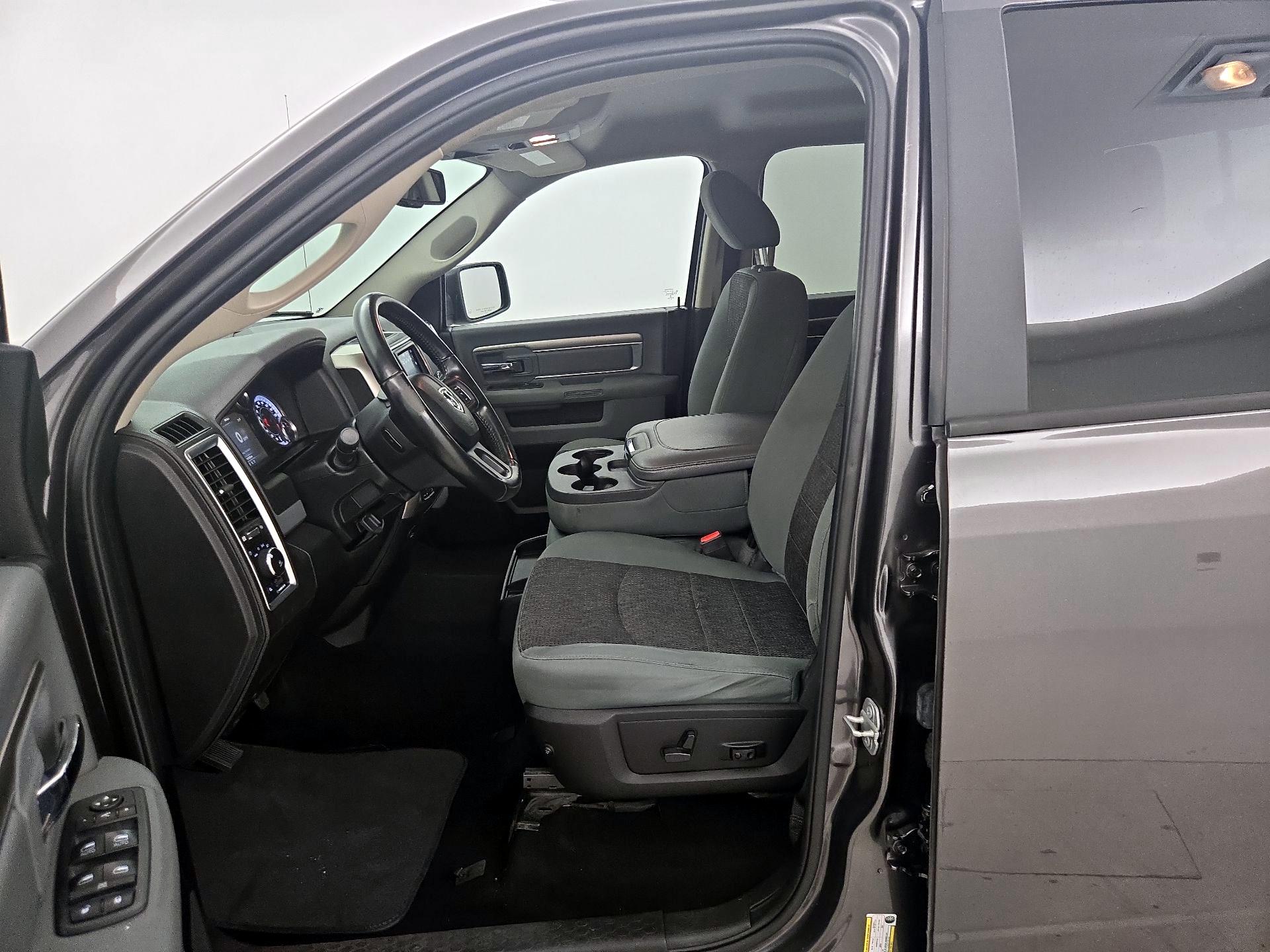 Thumbnail: 2019 RAM 1500 Classic - 11