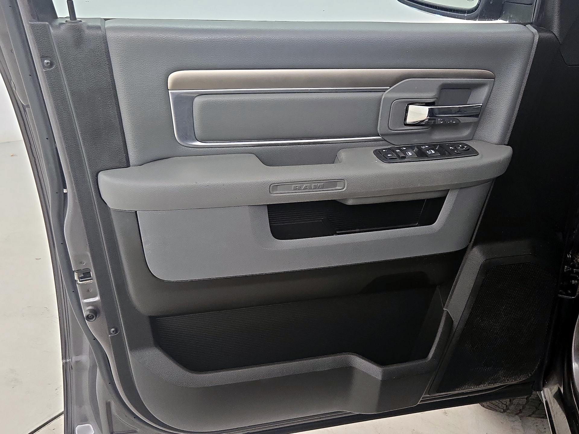 Thumbnail: 2019 RAM 1500 Classic - 12