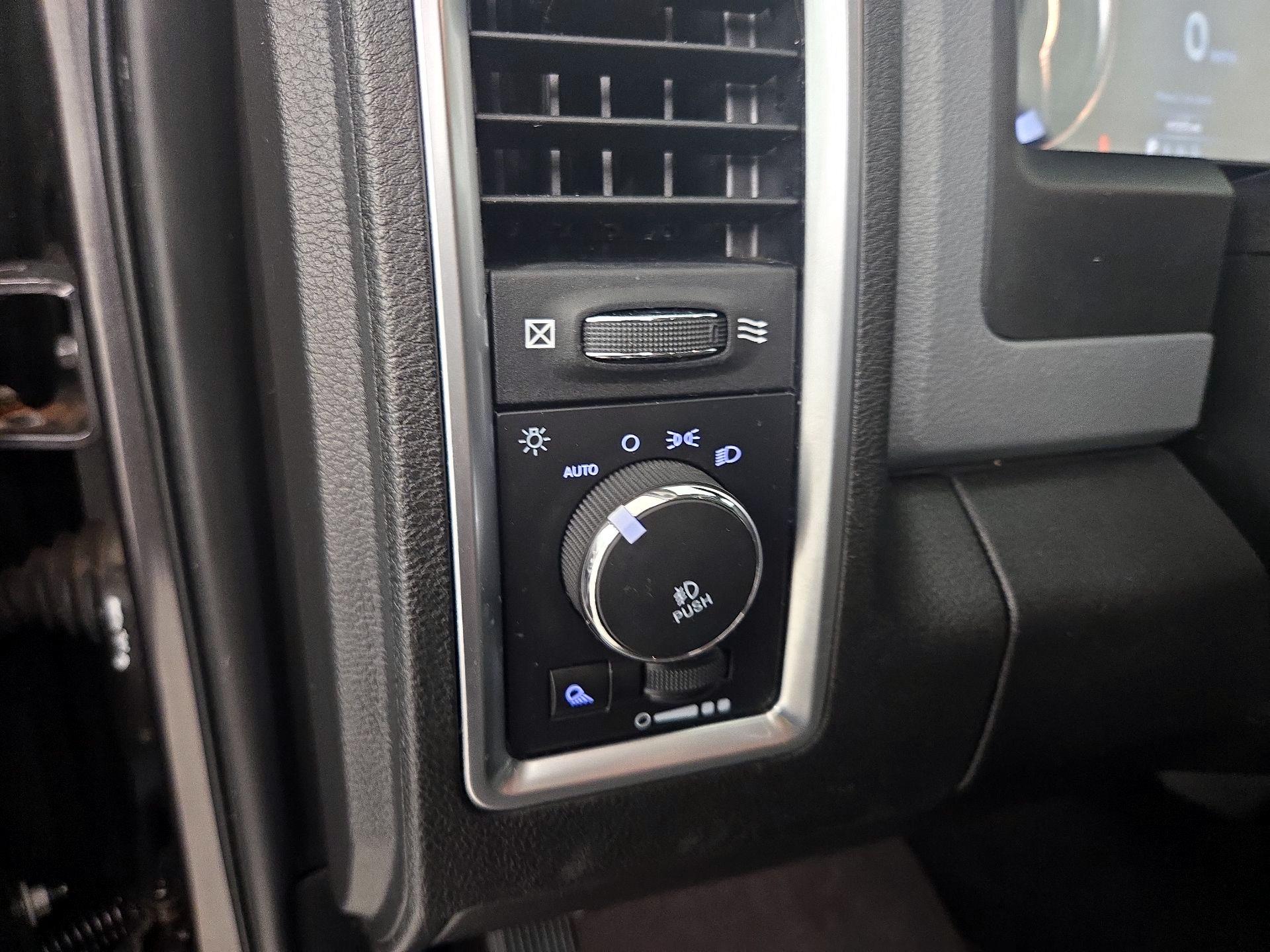Thumbnail: 2019 RAM 1500 Classic - 13