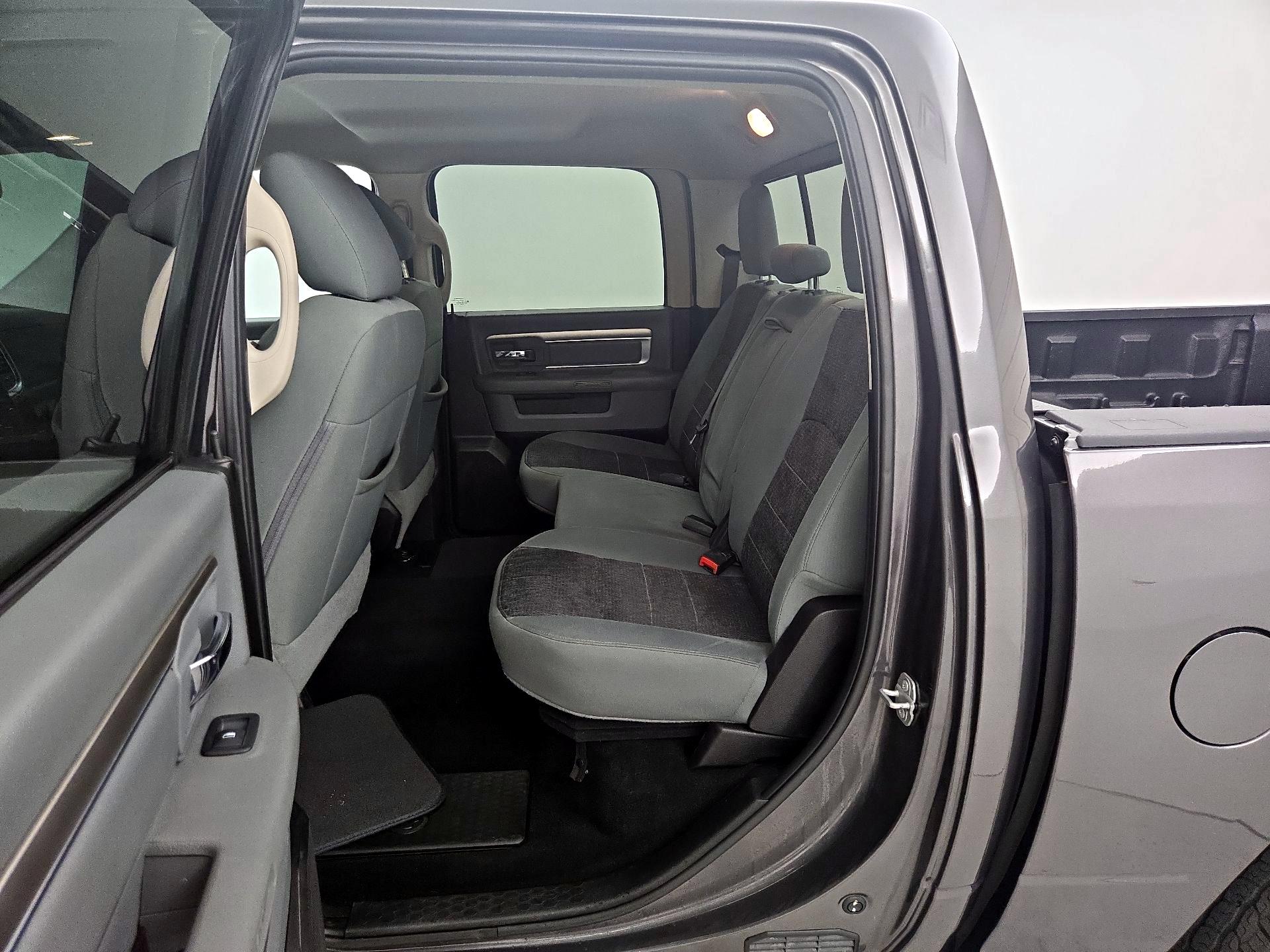 Thumbnail: 2019 RAM 1500 Classic - 19