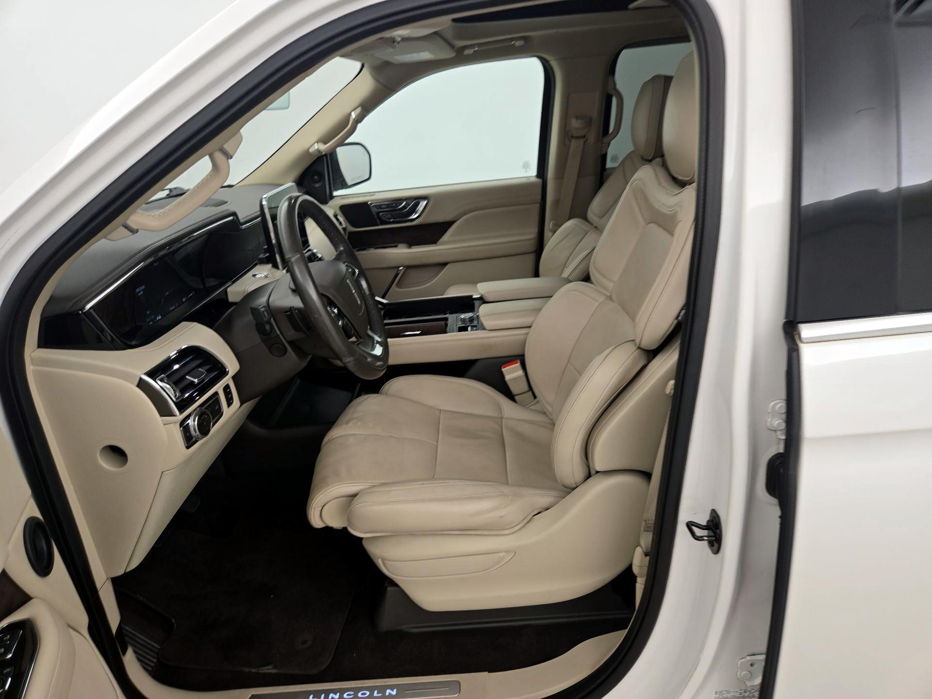 Thumbnail: 2018 Lincoln Navigator - 11