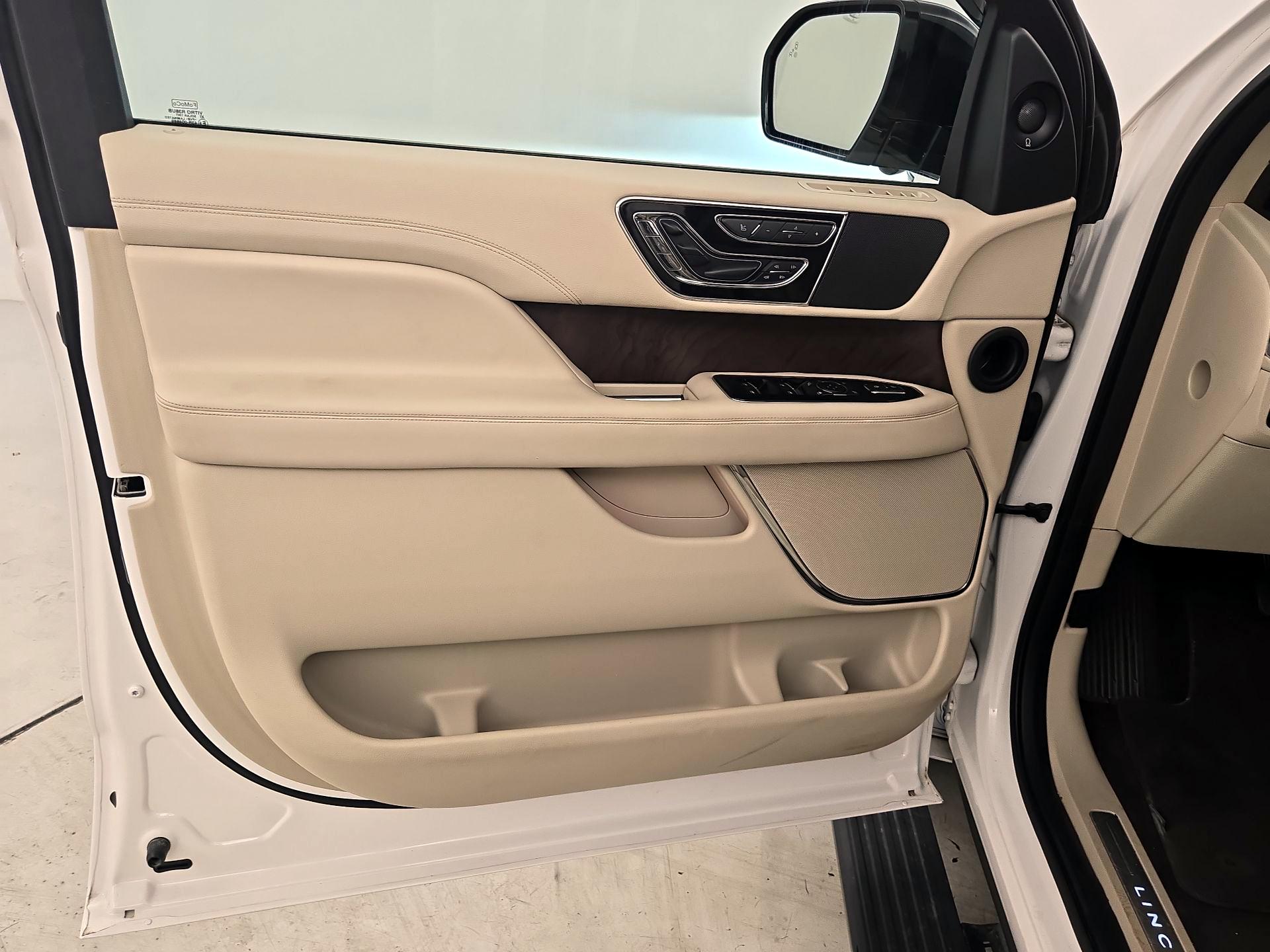 Thumbnail: 2018 Lincoln Navigator - 12