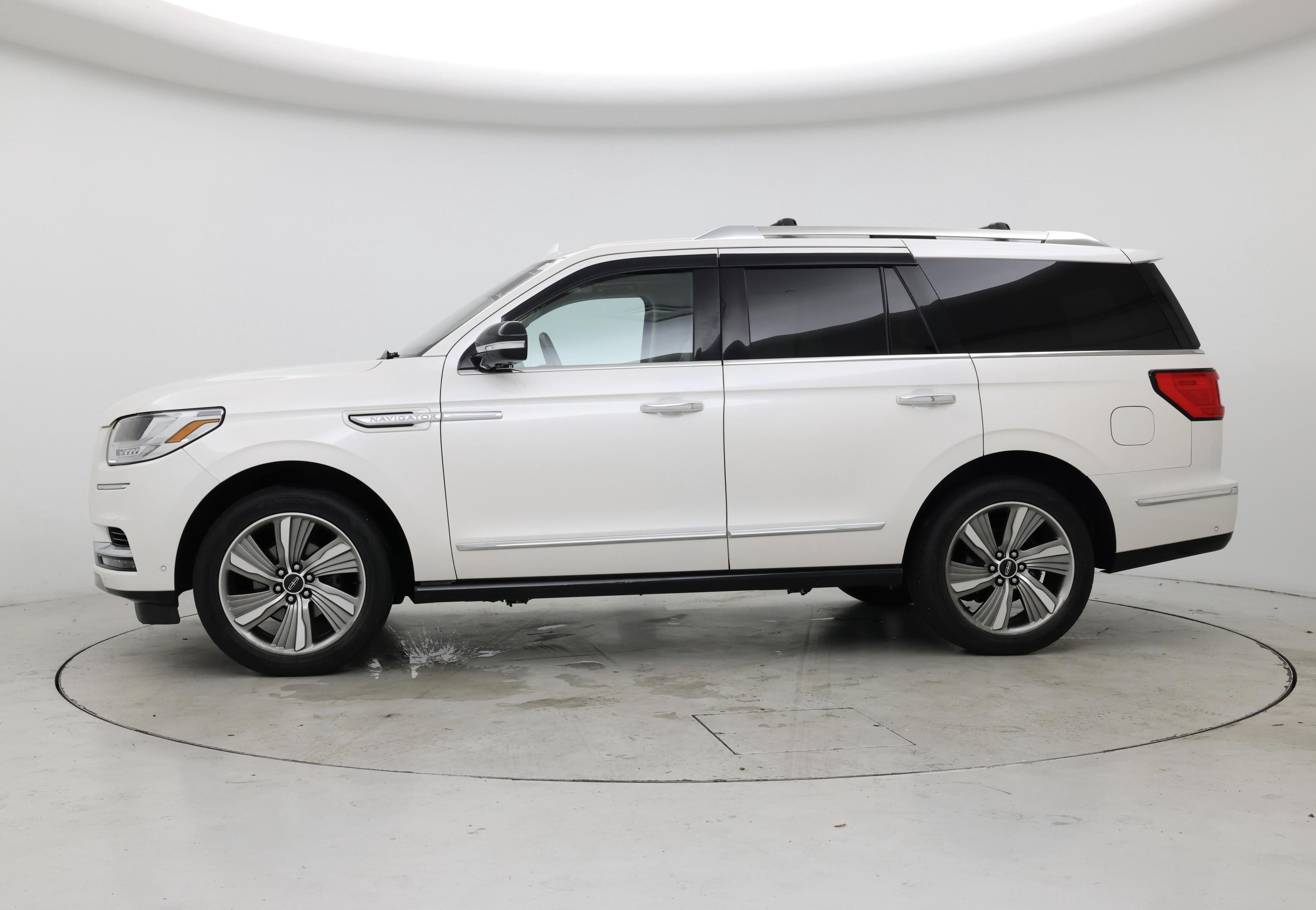 Thumbnail: 2018 Lincoln Navigator - 3