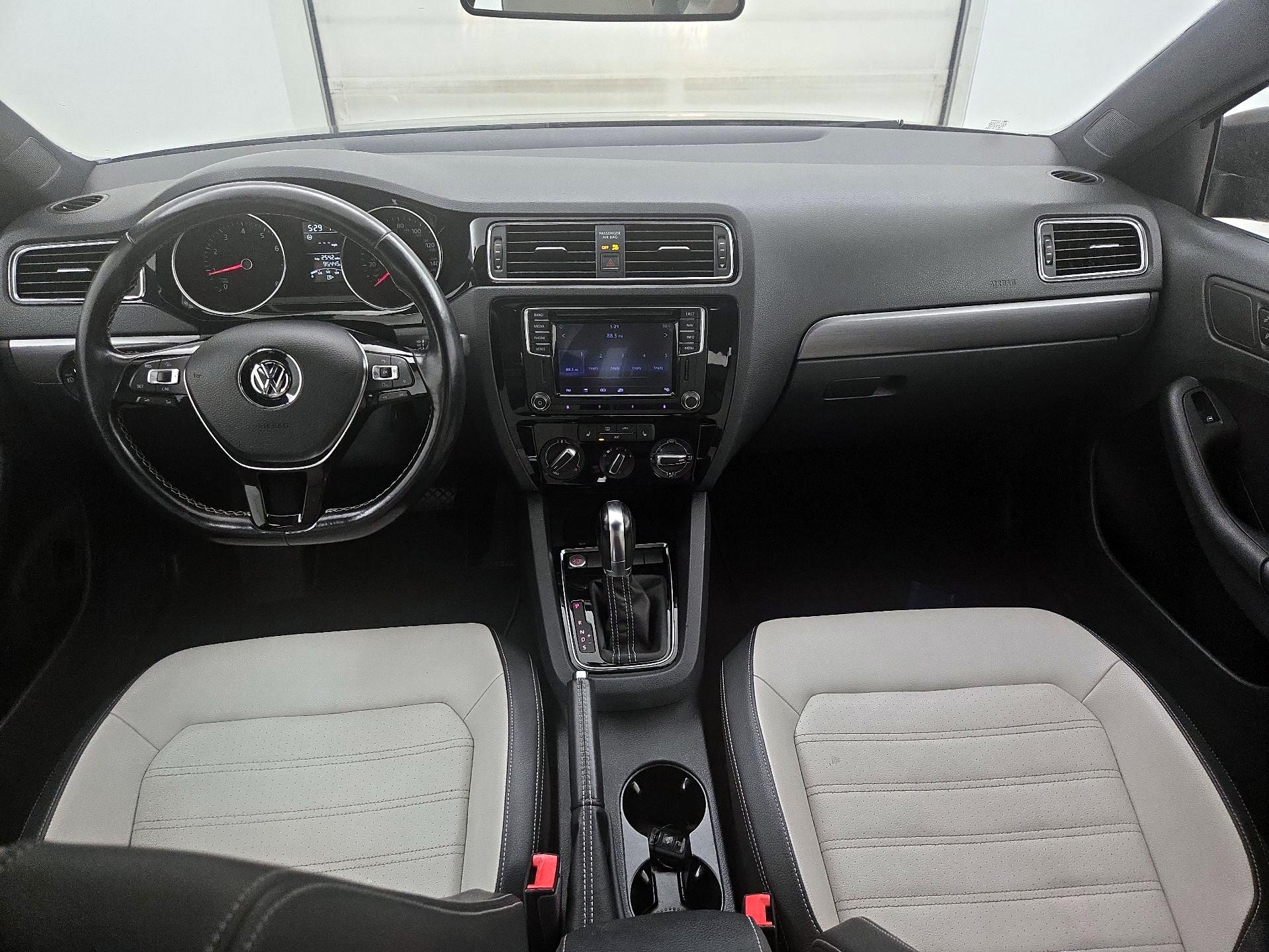 Thumbnail: 2016 Volkswagen Jetta - 9