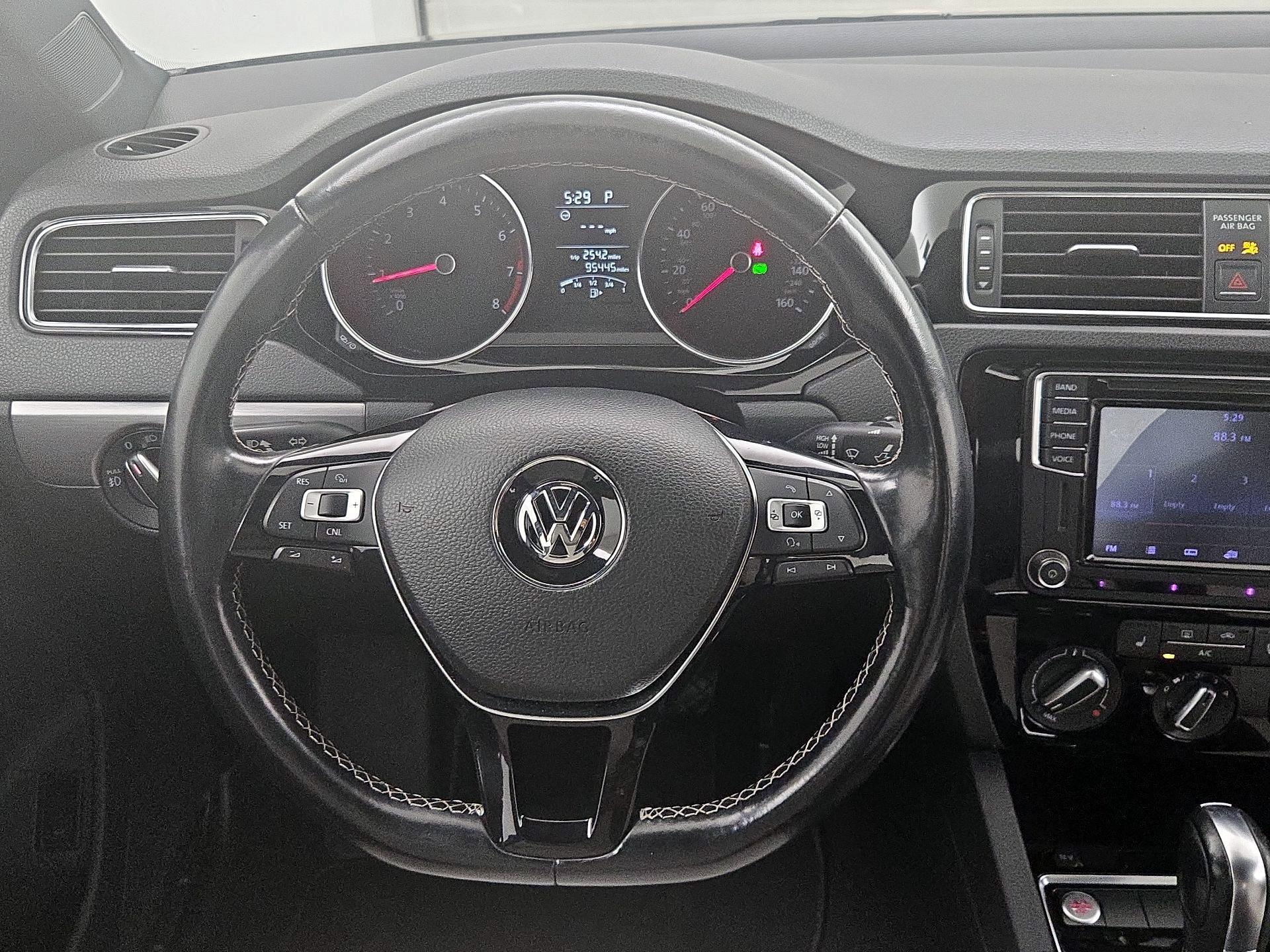 Thumbnail: 2016 Volkswagen Jetta - 10