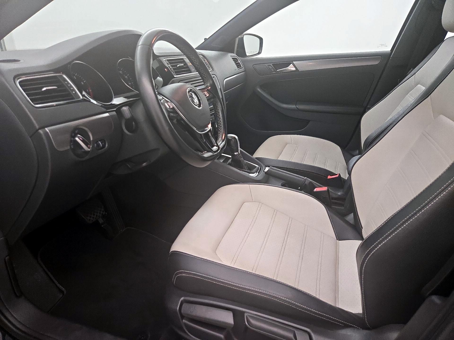 Thumbnail: 2016 Volkswagen Jetta - 11