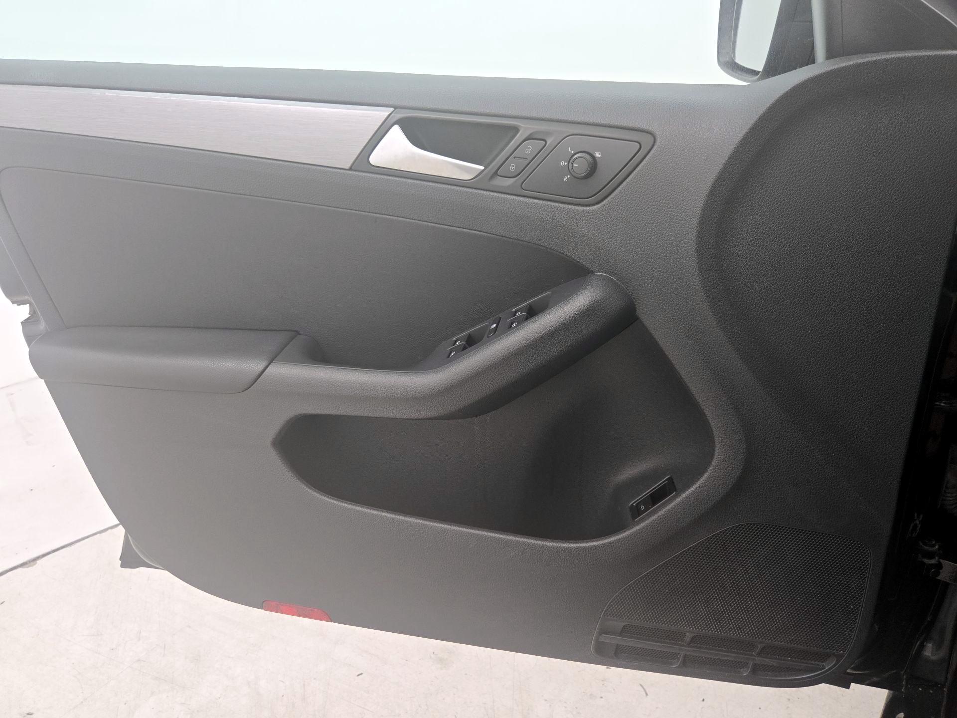 Thumbnail: 2016 Volkswagen Jetta - 12