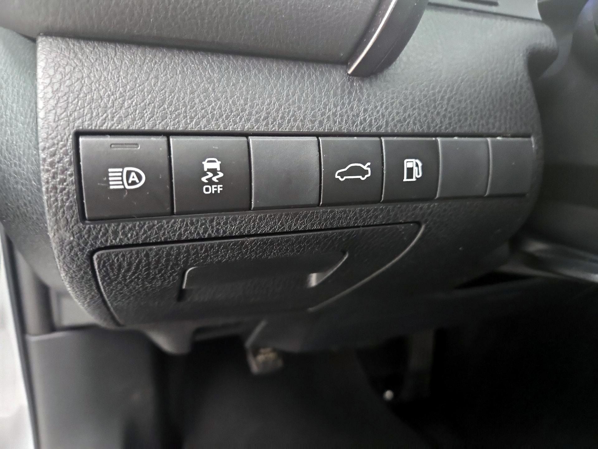 Thumbnail: 2018 Toyota Camry - 13
