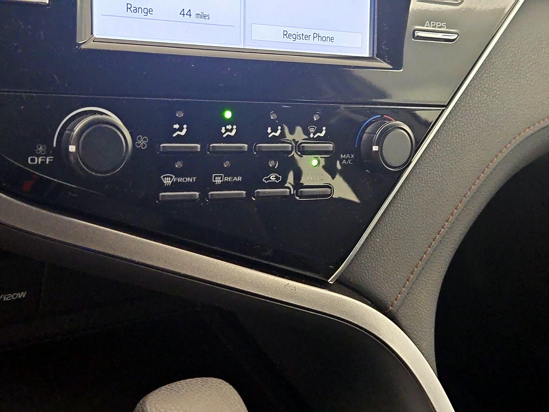 Thumbnail: 2018 Toyota Camry - 16