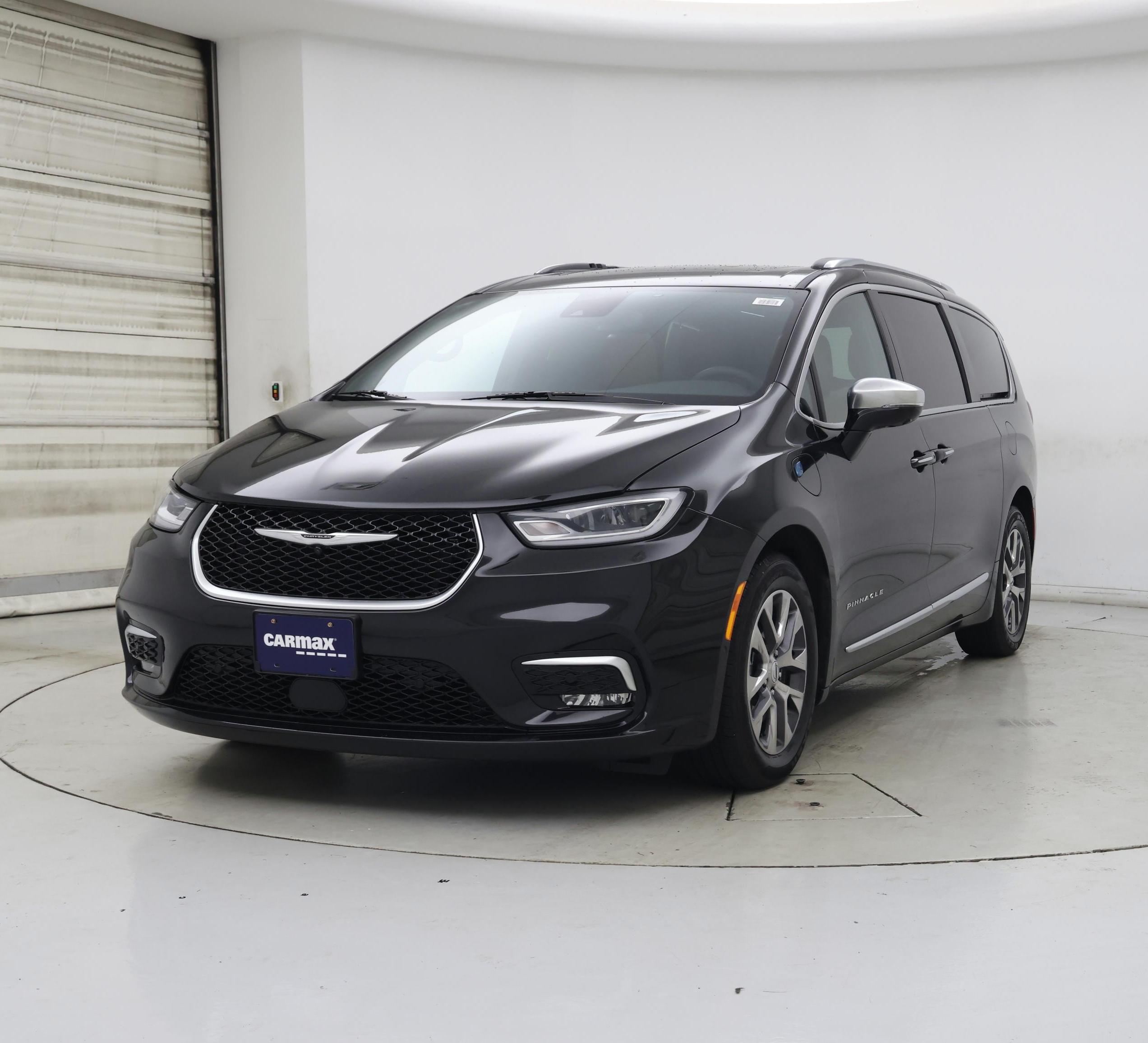 Thumbnail: 2023 Chrysler Pacifica - 4