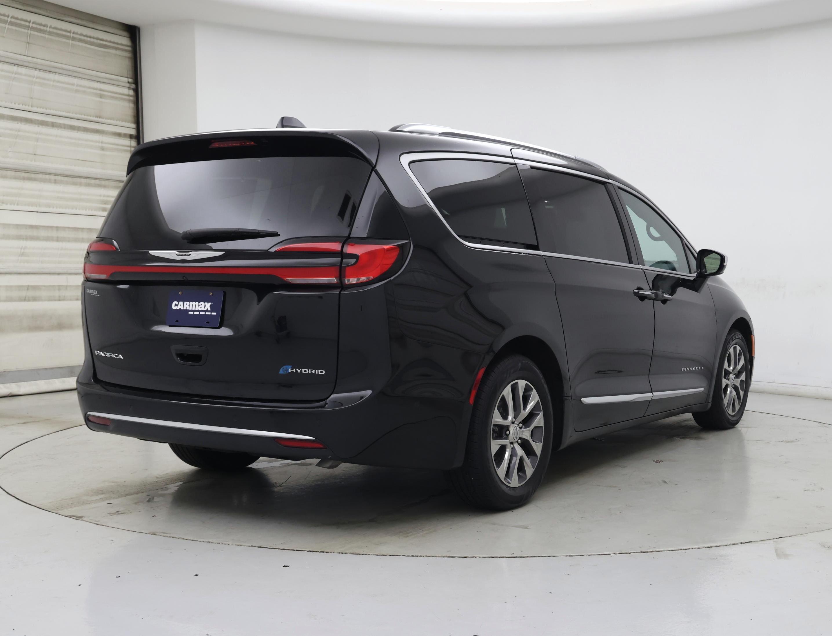 Thumbnail: 2023 Chrysler Pacifica - 8