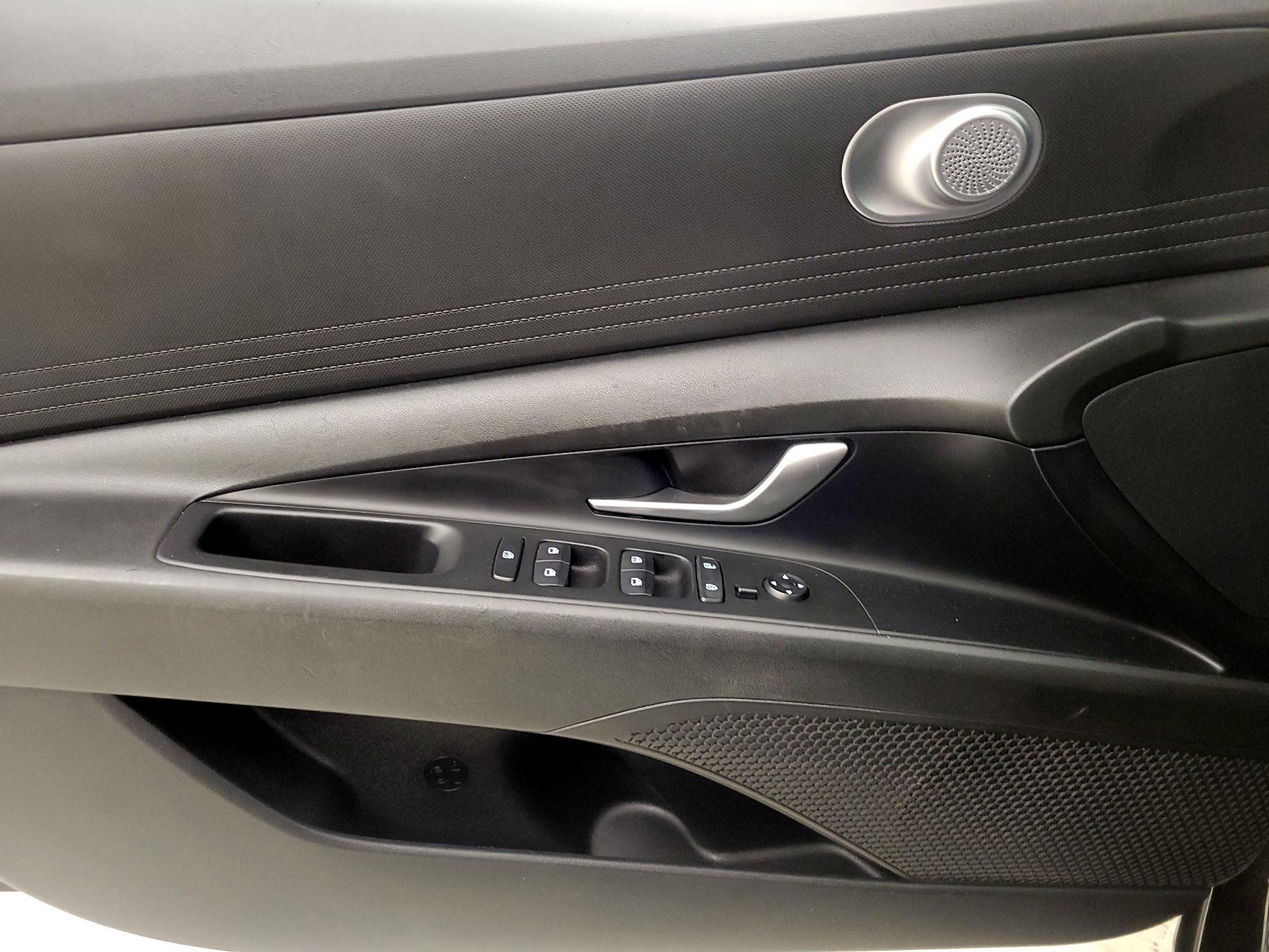 Thumbnail: 2021 Hyundai Elantra - 12
