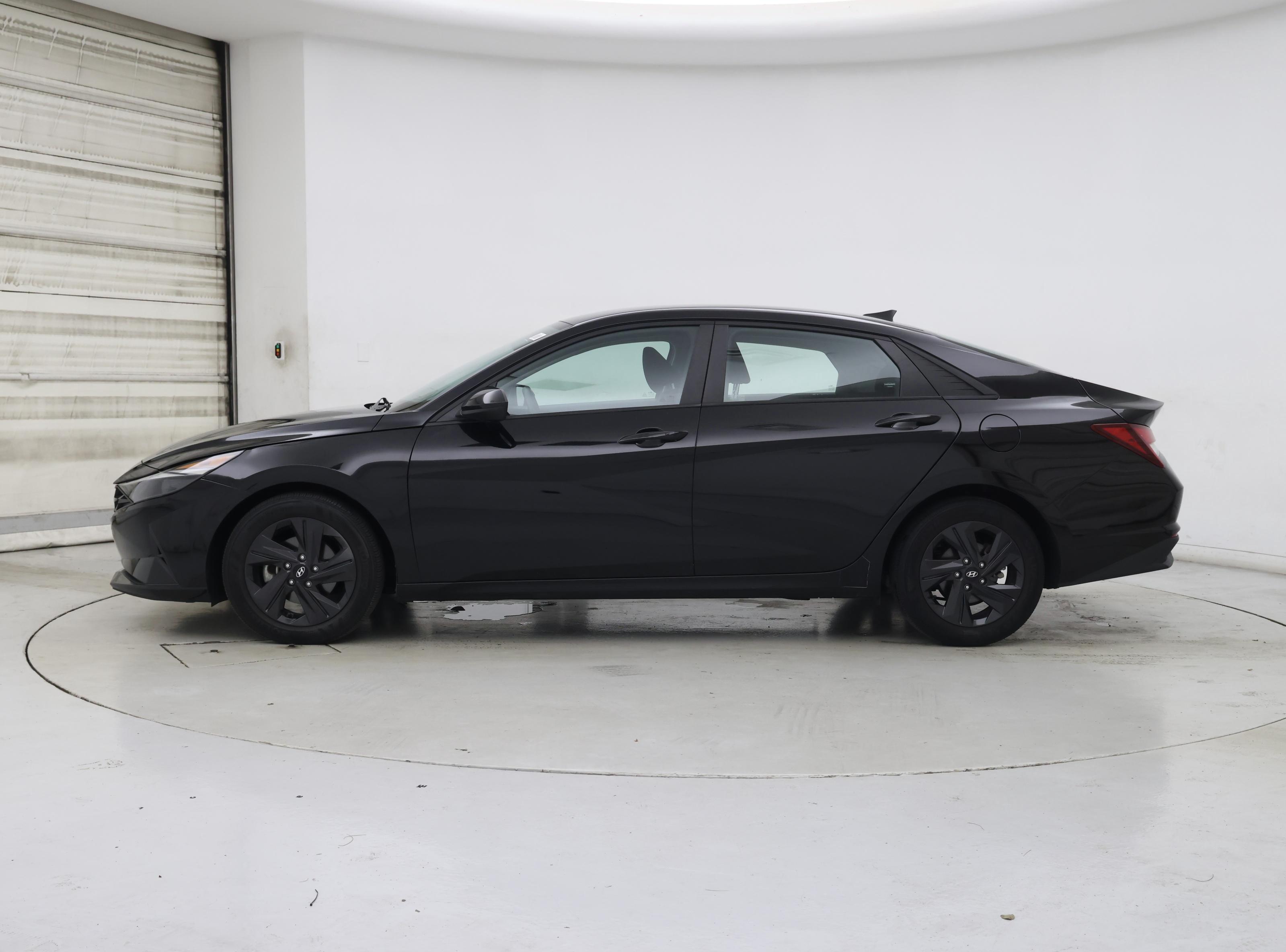 Thumbnail: 2021 Hyundai Elantra - 3