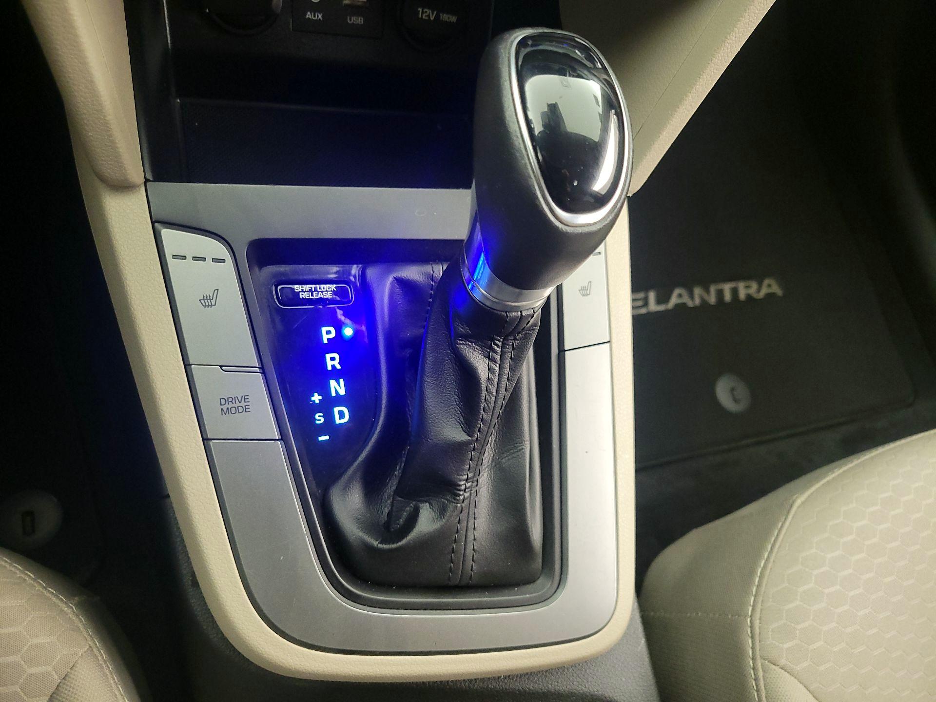 Thumbnail: 2020 Hyundai Elantra - 17