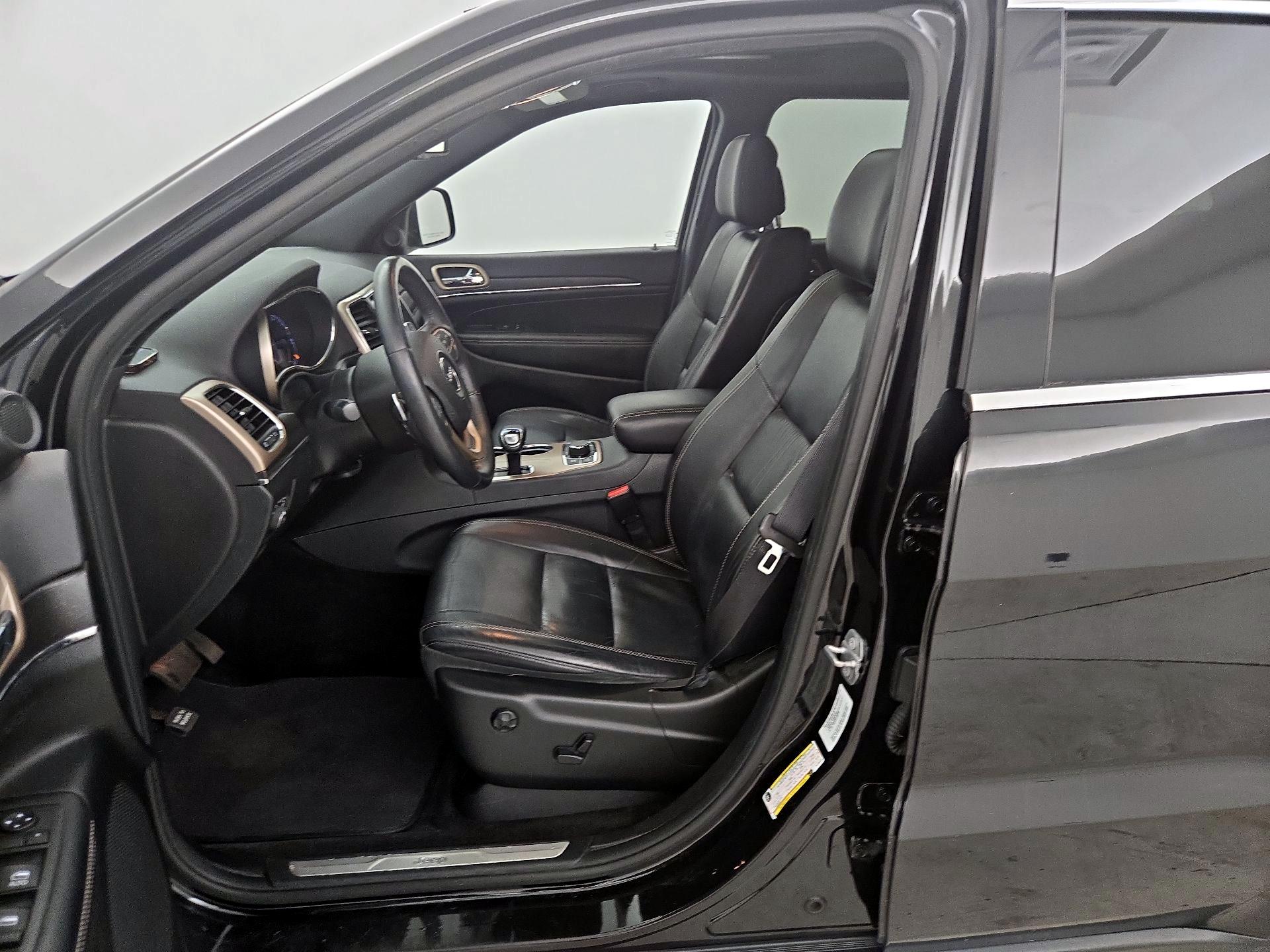 Thumbnail: 2015 Jeep Grand Cherokee - 11