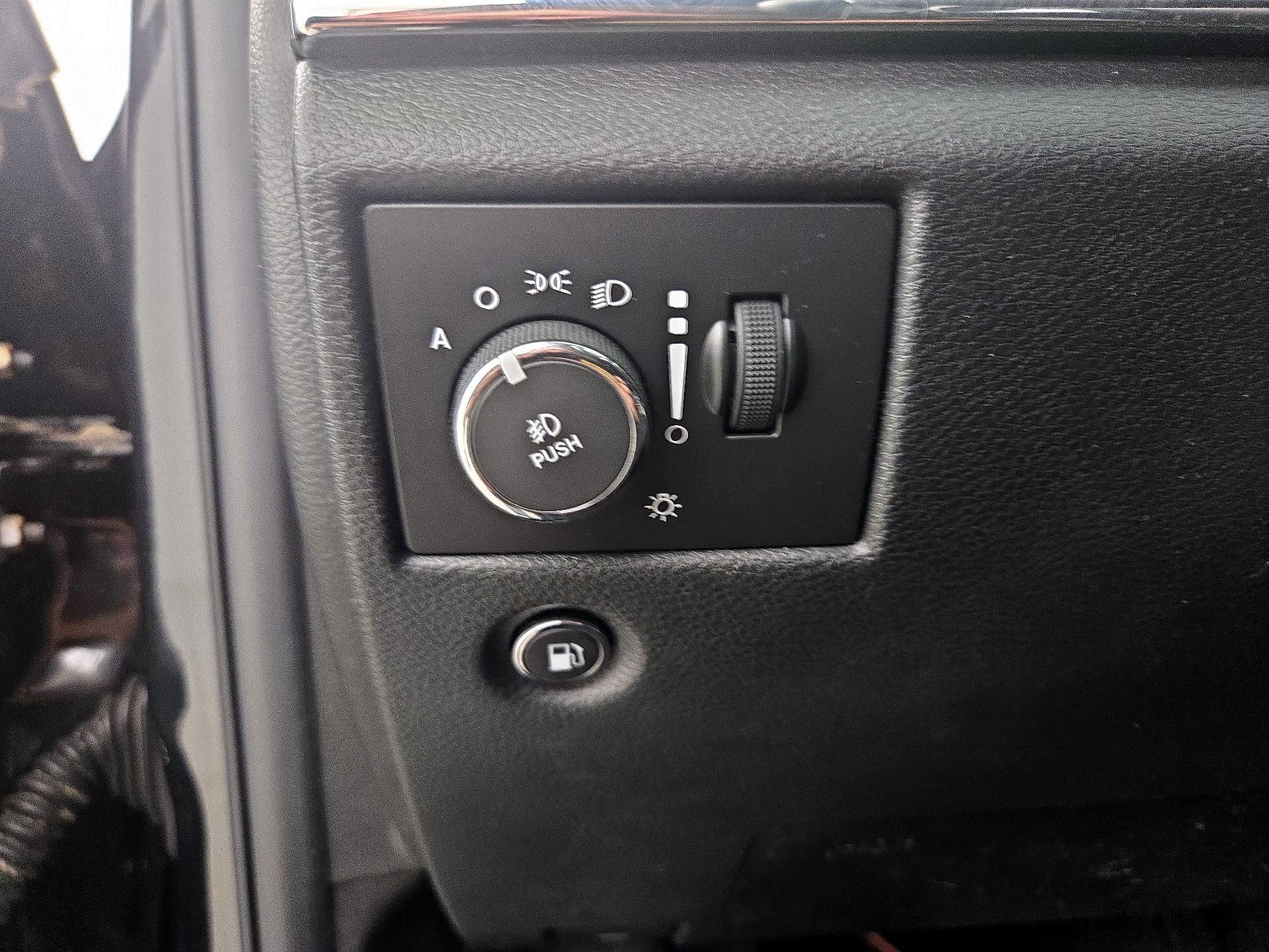Thumbnail: 2015 Jeep Grand Cherokee - 13