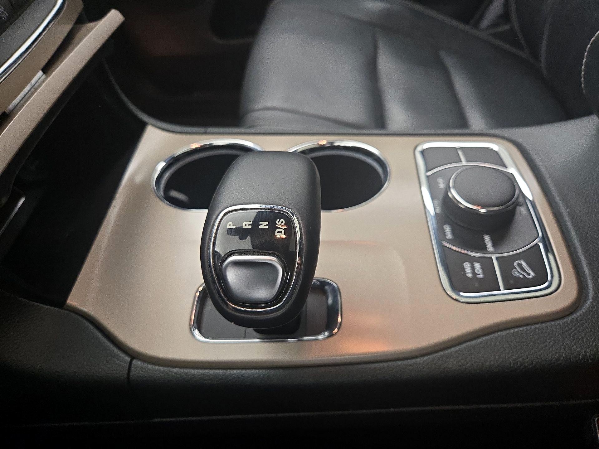 Thumbnail: 2015 Jeep Grand Cherokee - 18