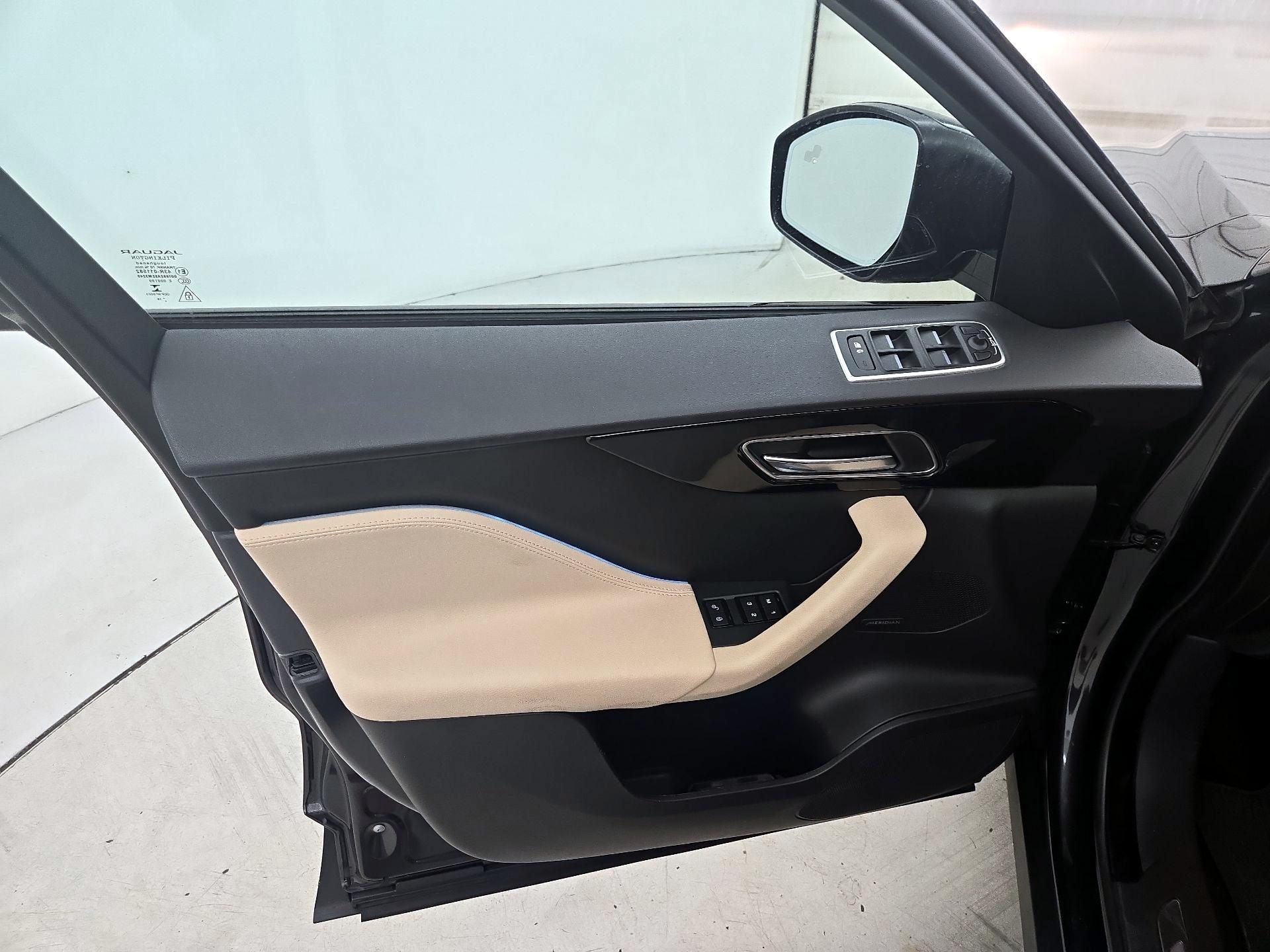 Thumbnail: 2020 Jaguar F-Pace - 12