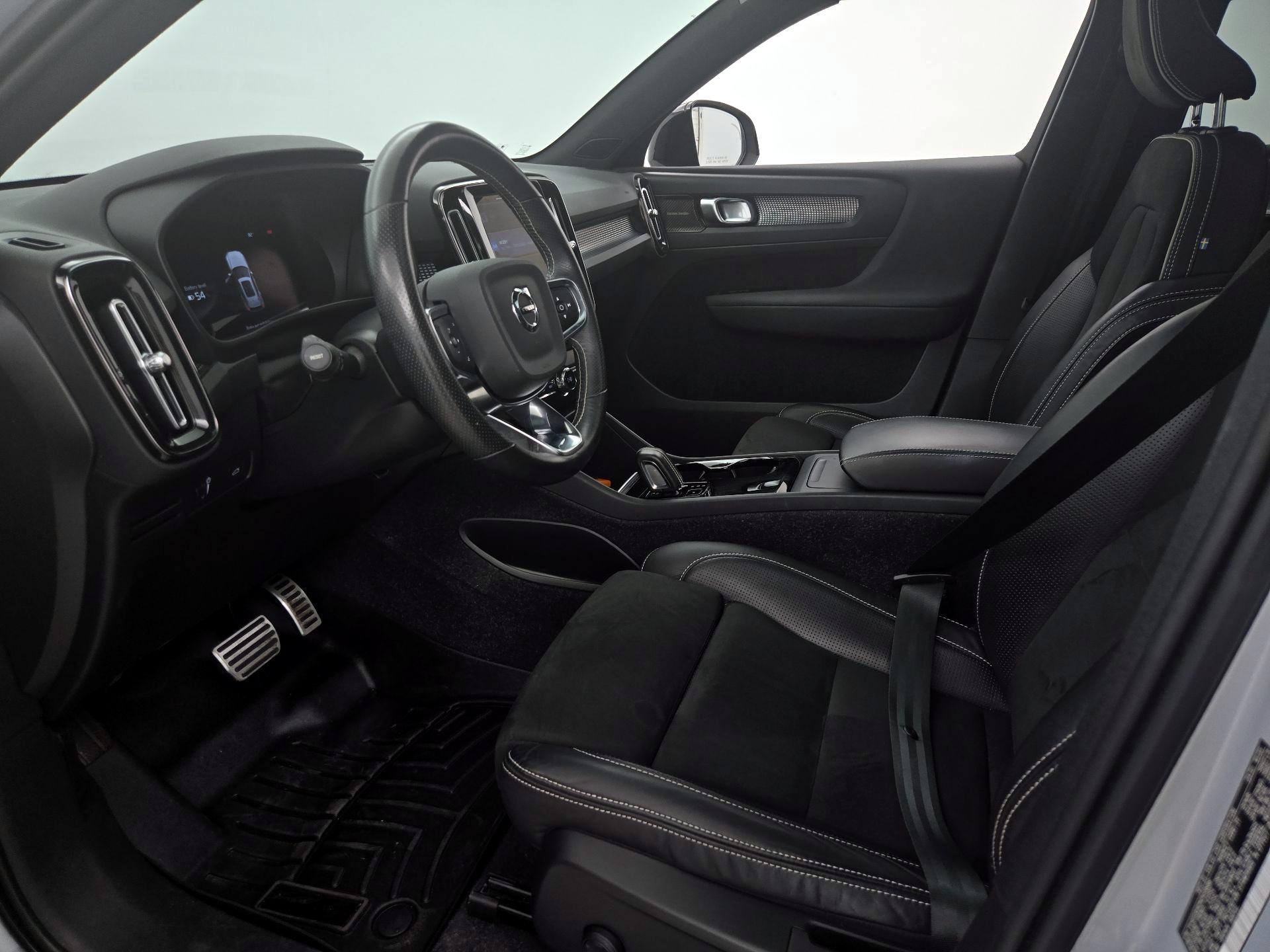 Thumbnail: 2021 Volvo XC40 - 11