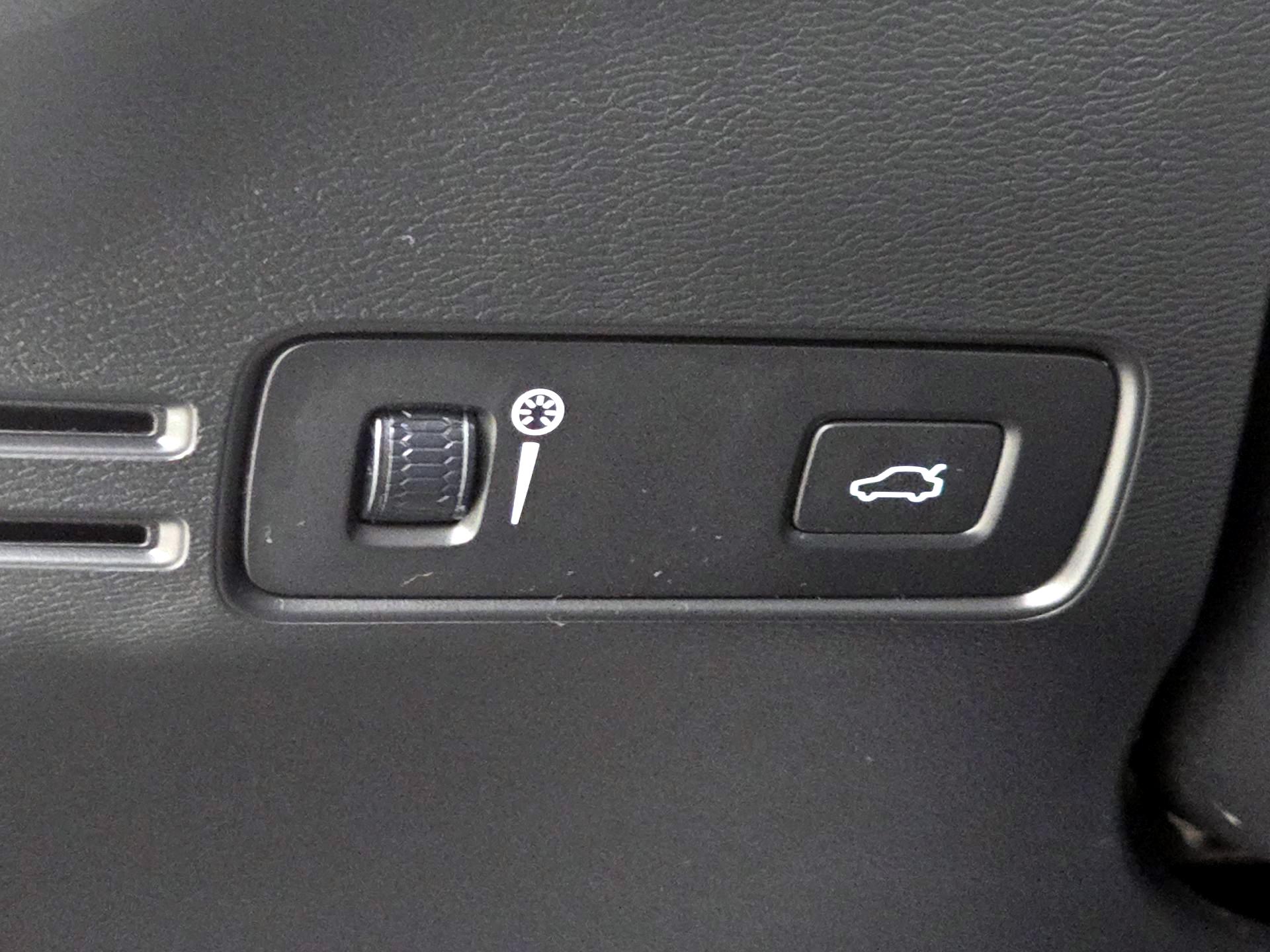 Thumbnail: 2021 Volvo XC40 - 13