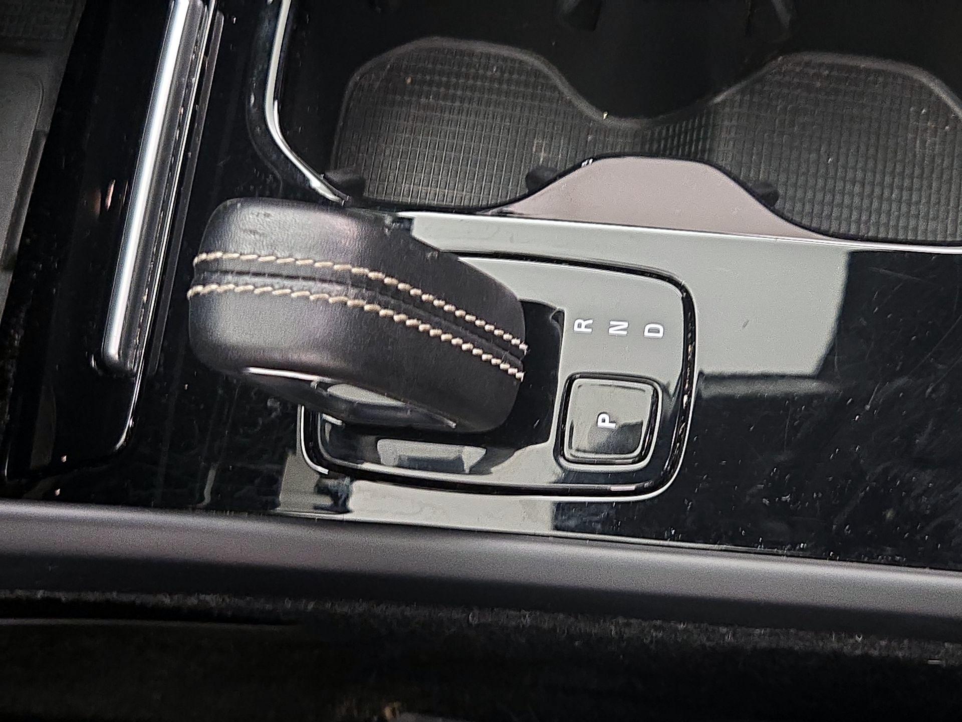 Thumbnail: 2021 Volvo XC40 - 17