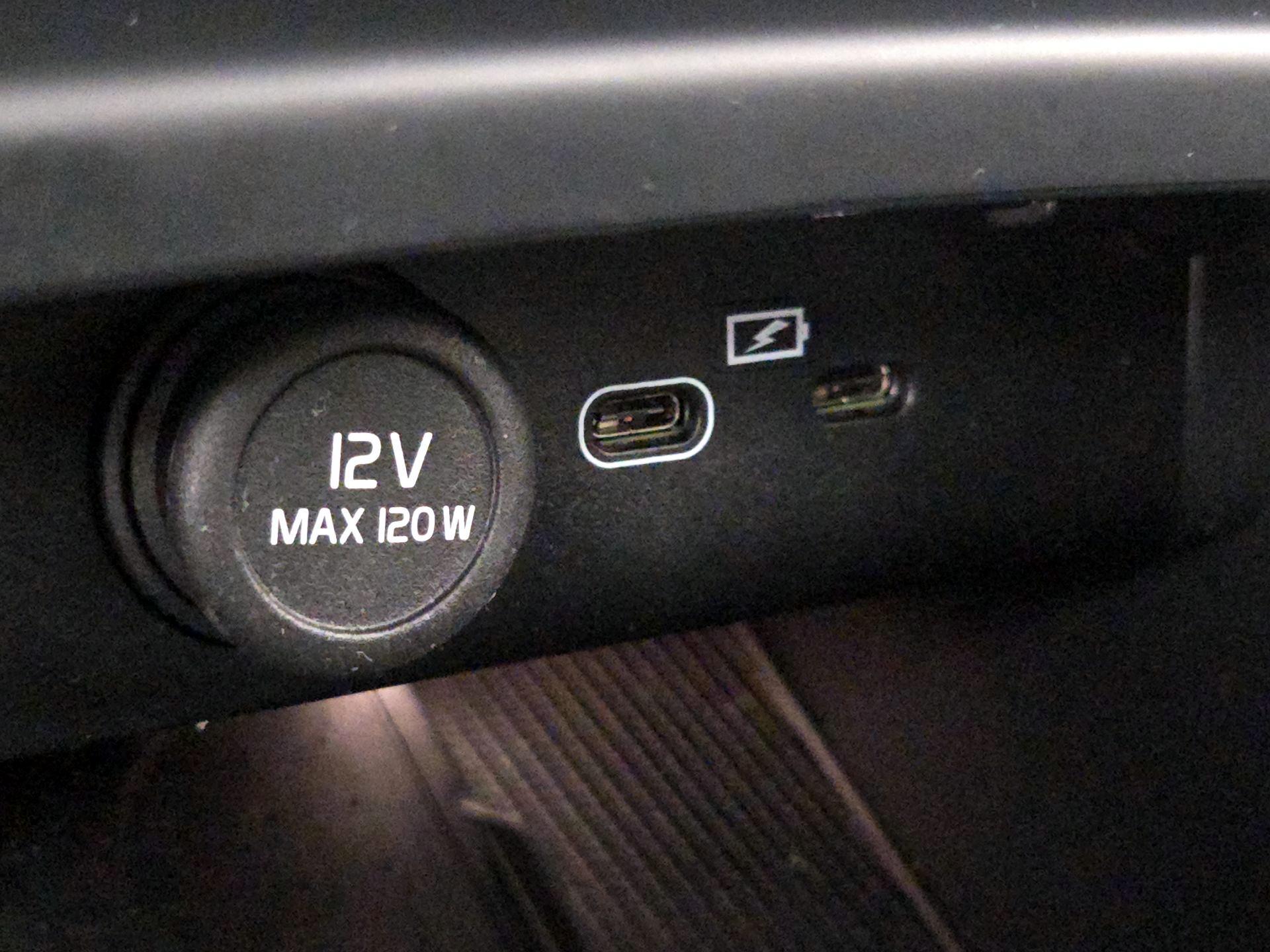 Thumbnail: 2021 Volvo XC40 - 18