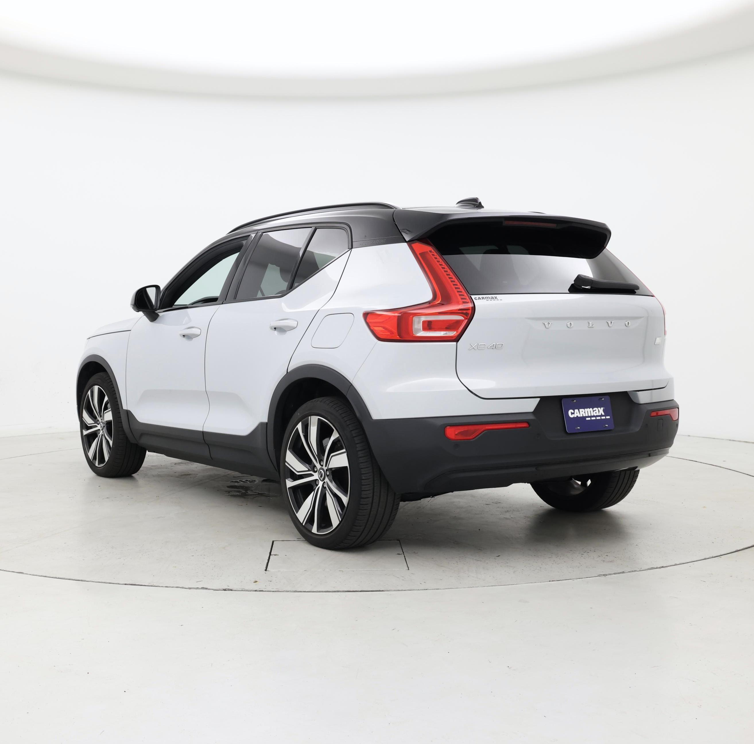 Thumbnail: 2021 Volvo XC40 - 2