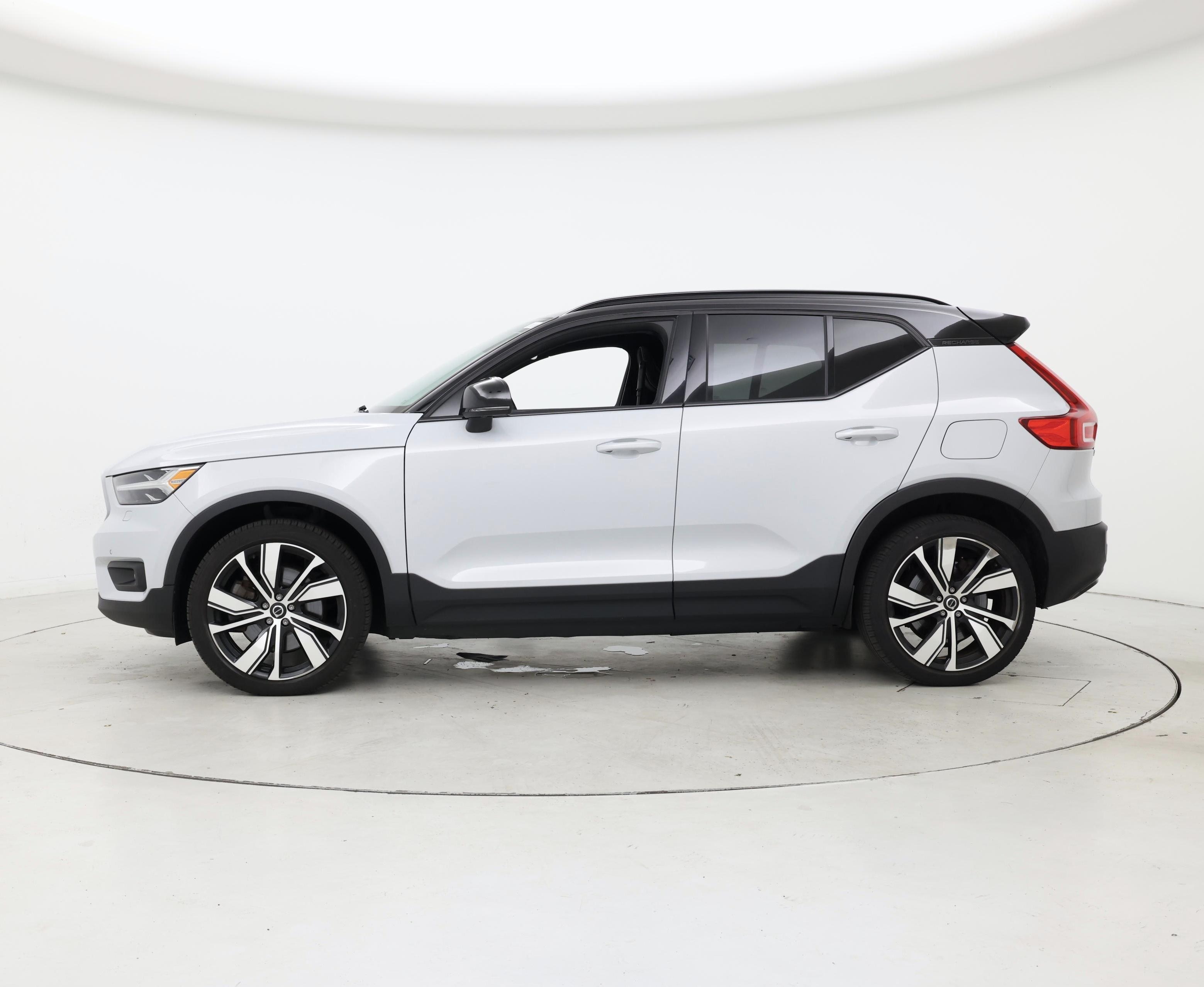 Thumbnail: 2021 Volvo XC40 - 3