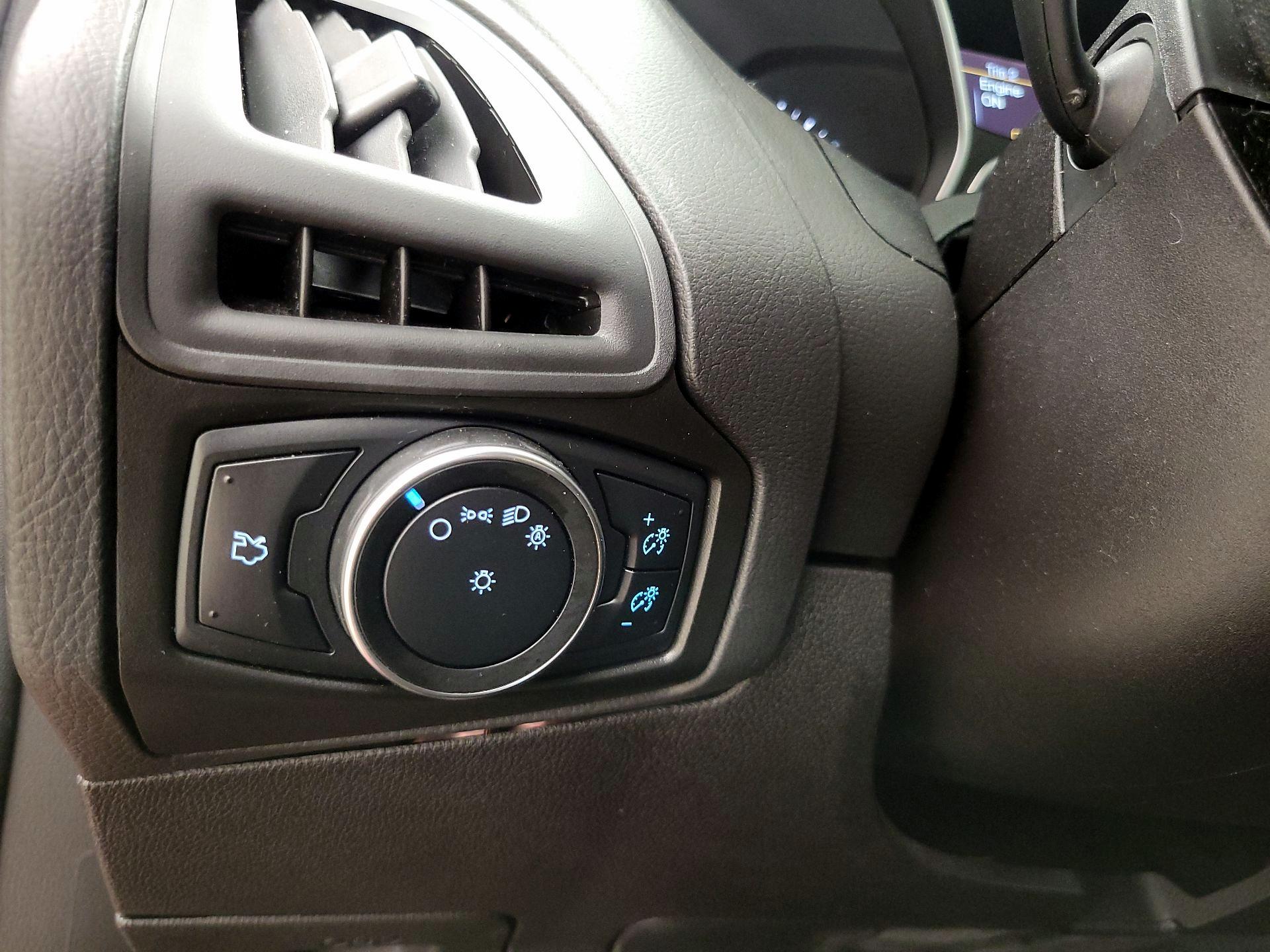 Thumbnail: 2015 Ford Focus - 13