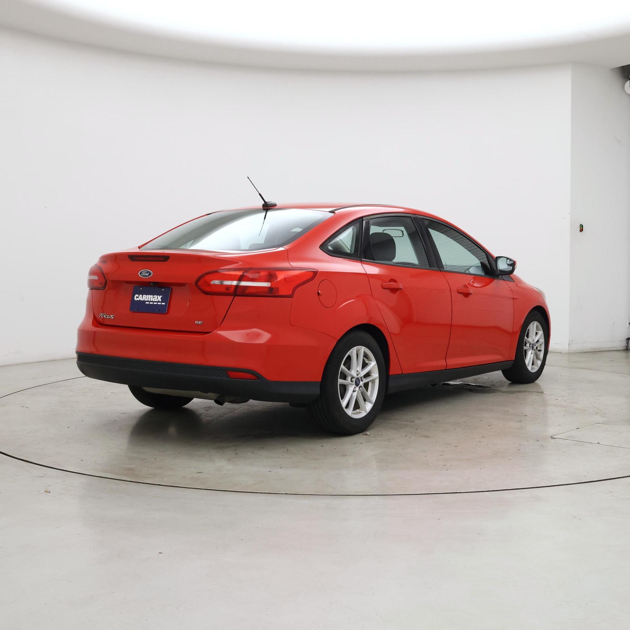 Thumbnail: 2015 Ford Focus - 8