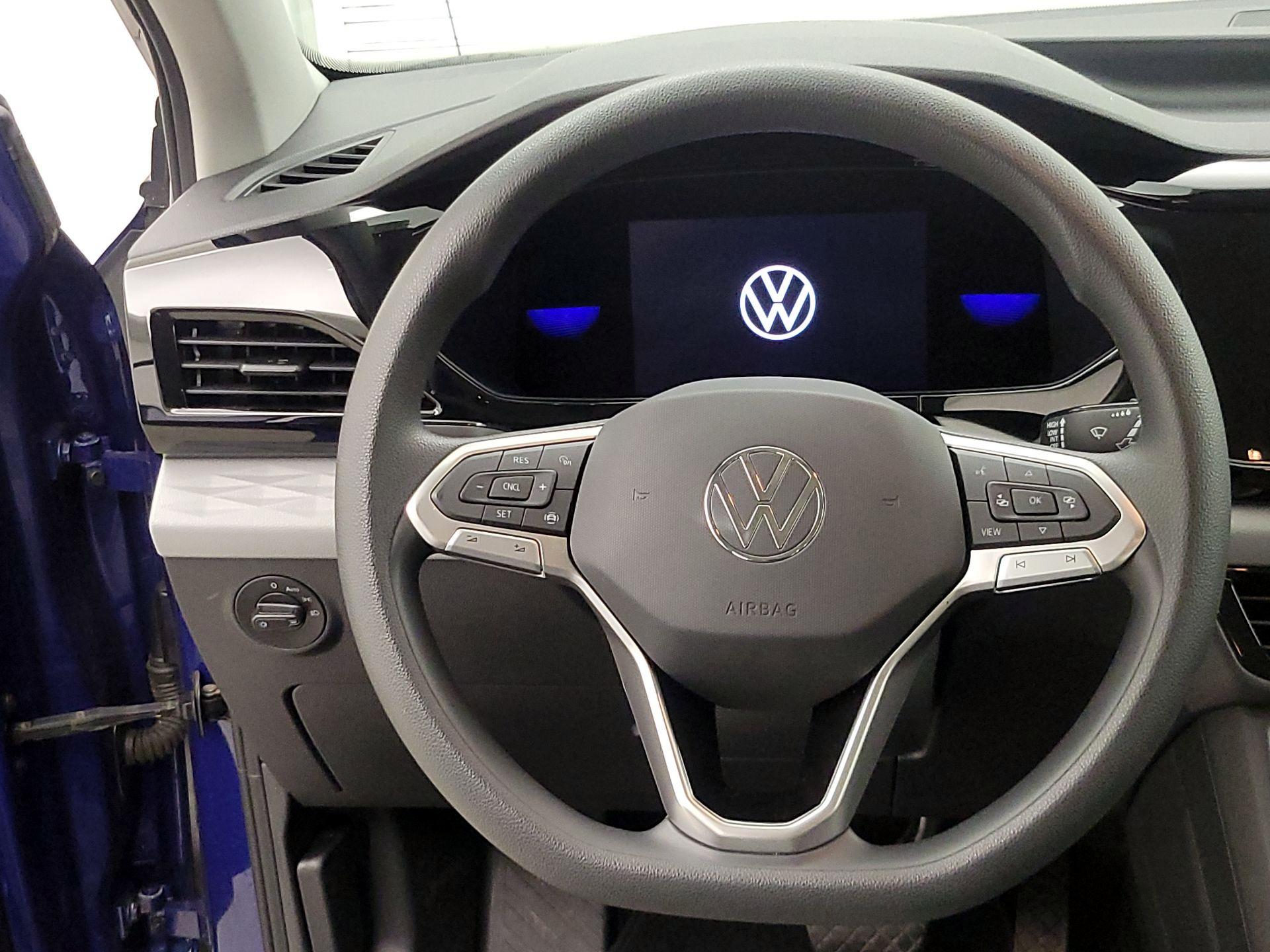 Thumbnail: 2022 Volkswagen Taos - 10