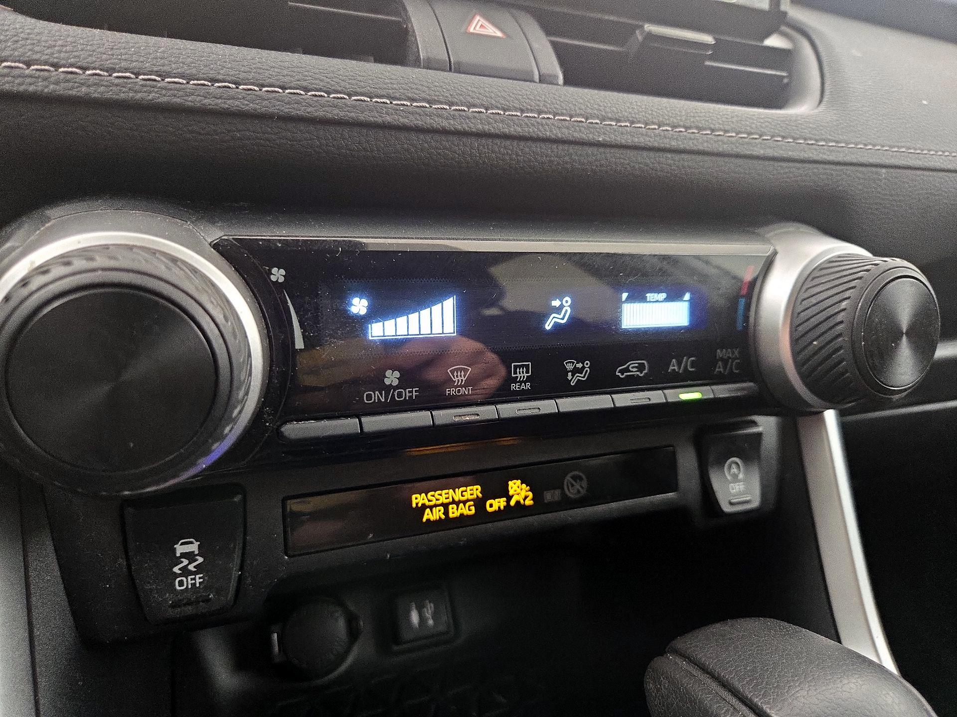 Thumbnail: 2019 Toyota RAV4 - 16
