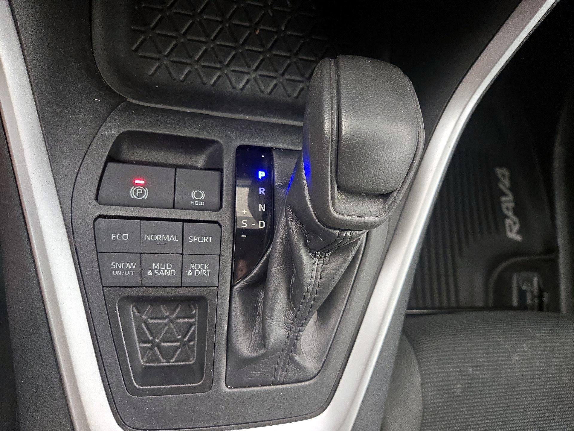 Thumbnail: 2019 Toyota RAV4 - 17