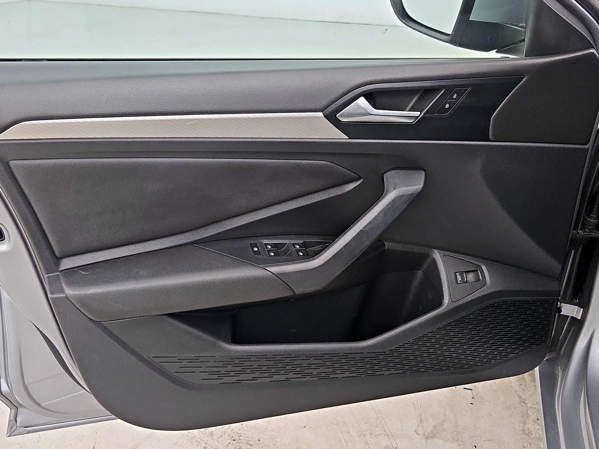 Thumbnail: 2019 Volkswagen Jetta - 12