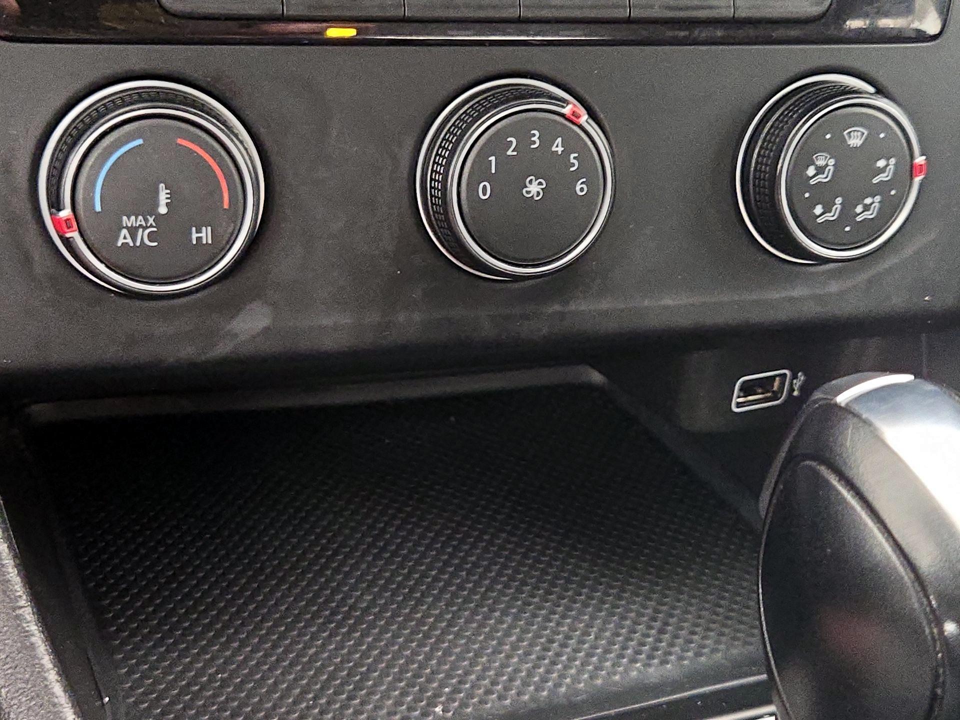 Thumbnail: 2019 Volkswagen Jetta - 16